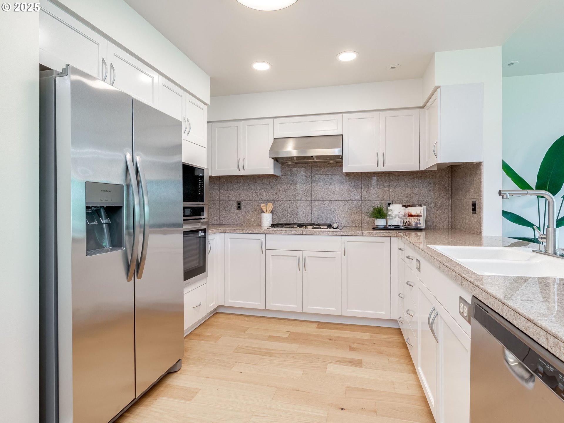 Photo #8: 518846702 Listing: Photo #8