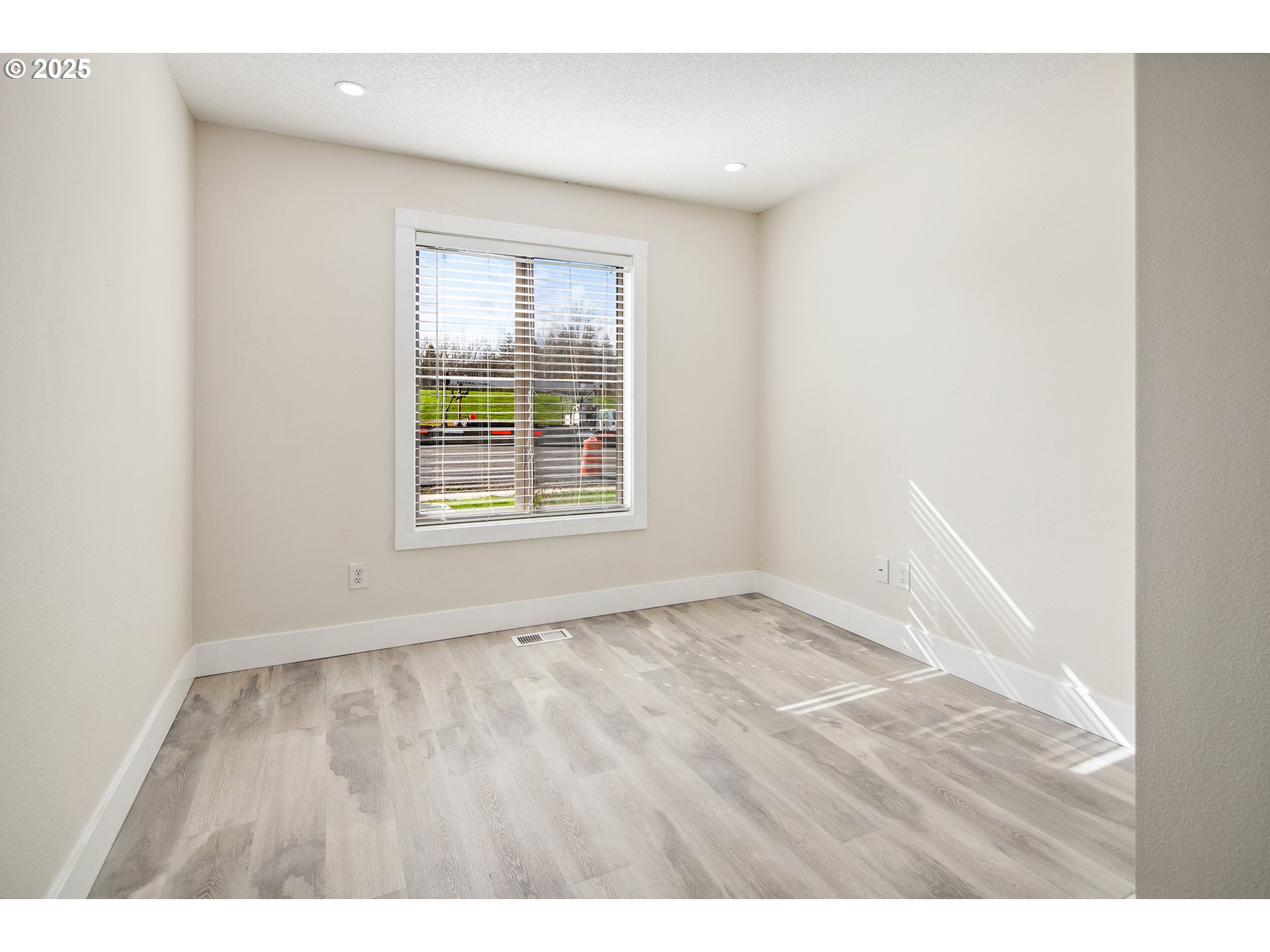 Photo #2: 520156498 Listing 