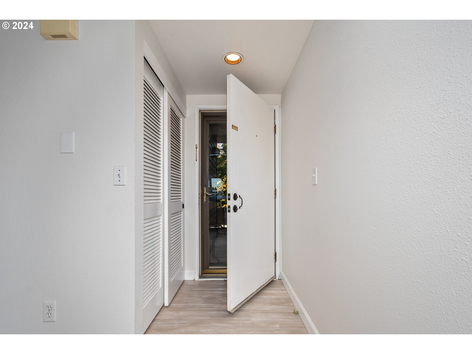 Photo #5: 524543263 Listing: Photo #5