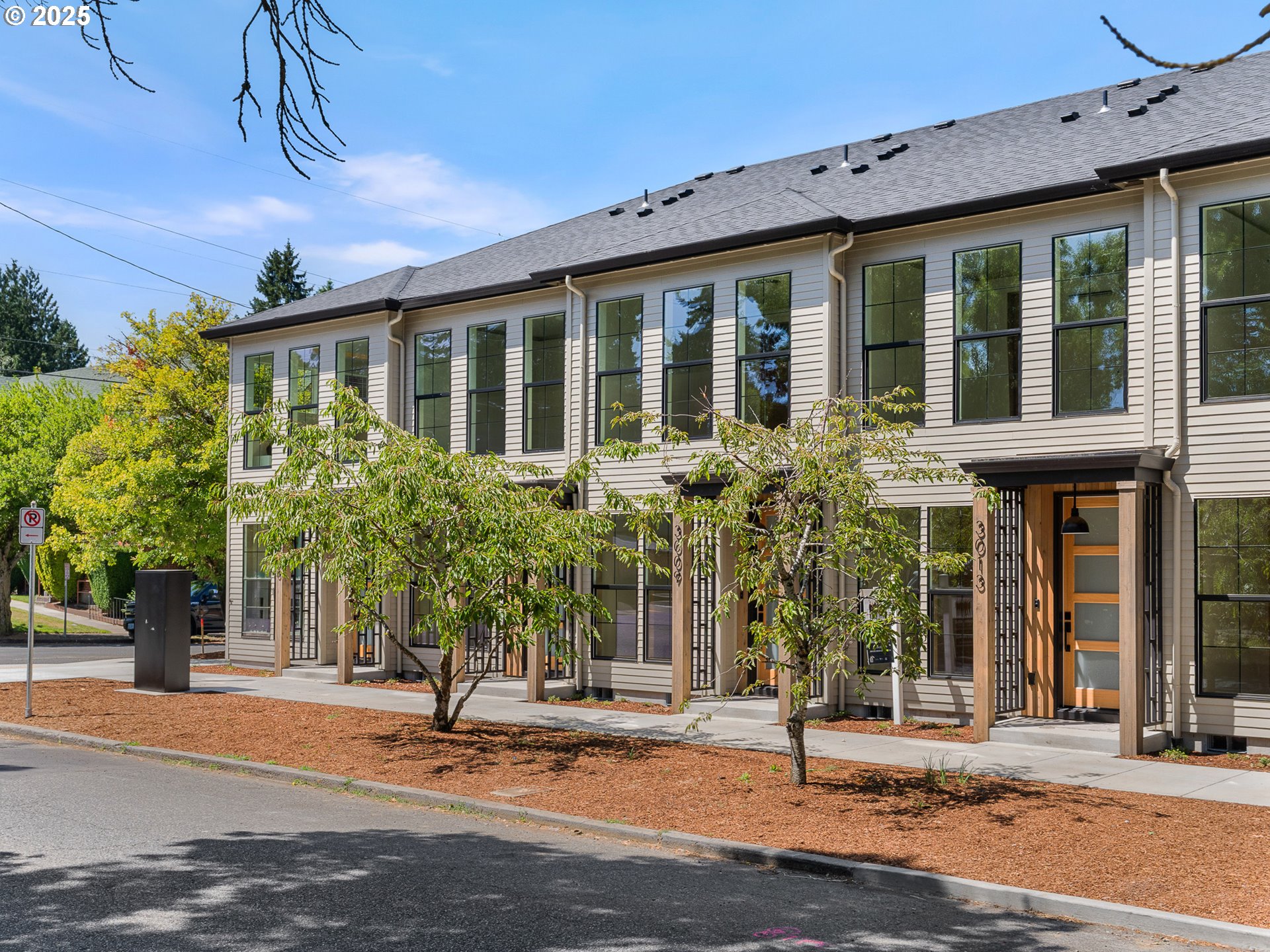 3005 NE Ainsworth ST, Portland, OR, 97211