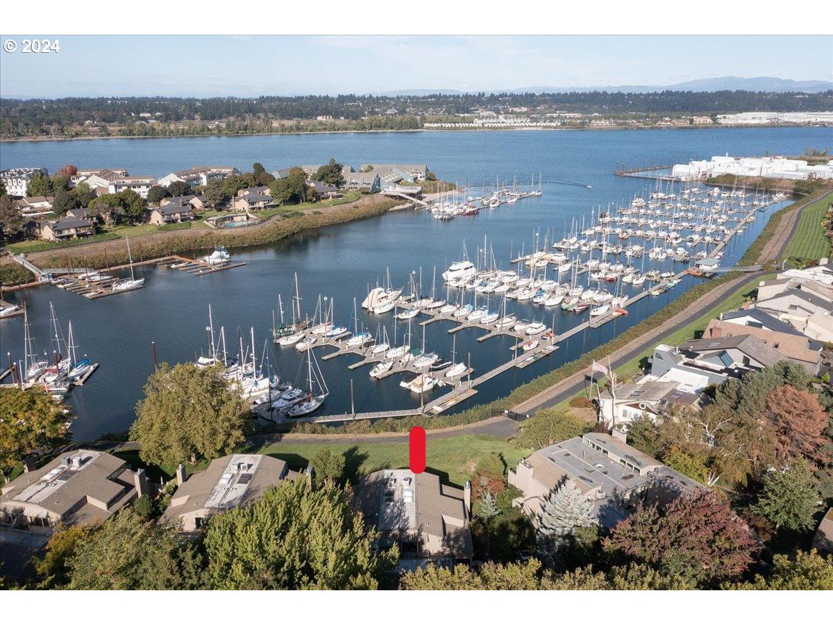 419 N TOMAHAWK ISLAND DR, Portland, OR, 97217