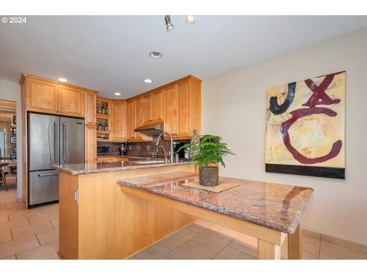 419 N TOMAHAWK ISLAND DR, Portland, OR, 97217