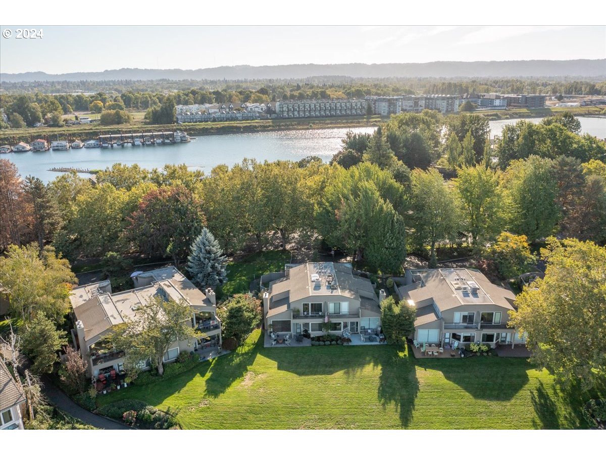 419 N TOMAHAWK ISLAND DR, Portland, OR, 97217