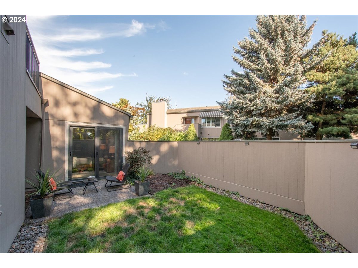 419 N TOMAHAWK ISLAND DR, Portland, OR, 97217
