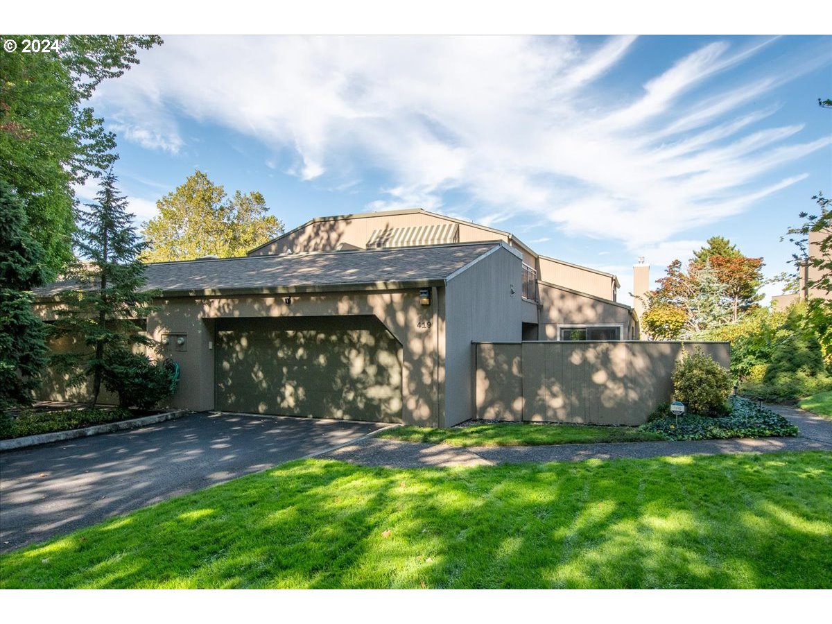 419 N TOMAHAWK ISLAND DR, Portland, OR, 97217