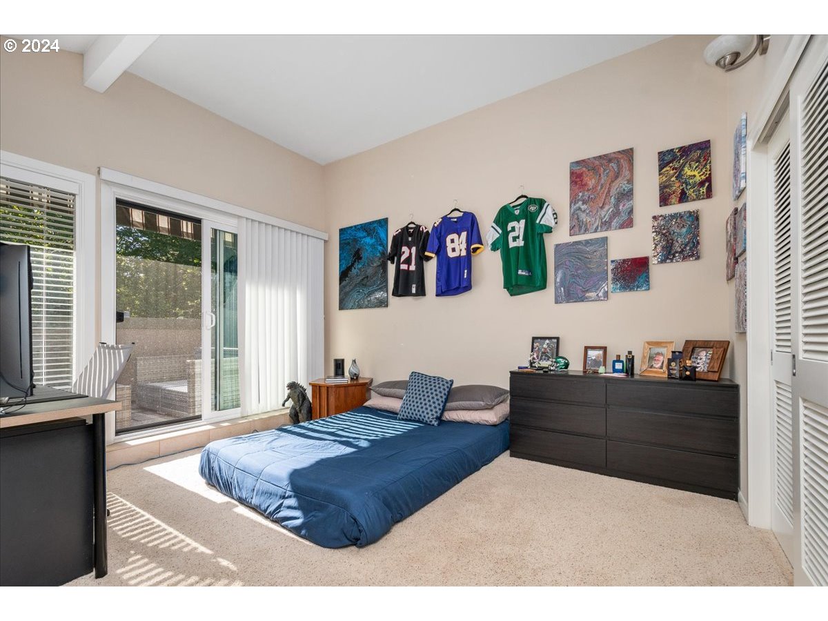 419 N TOMAHAWK ISLAND DR, Portland, OR, 97217
