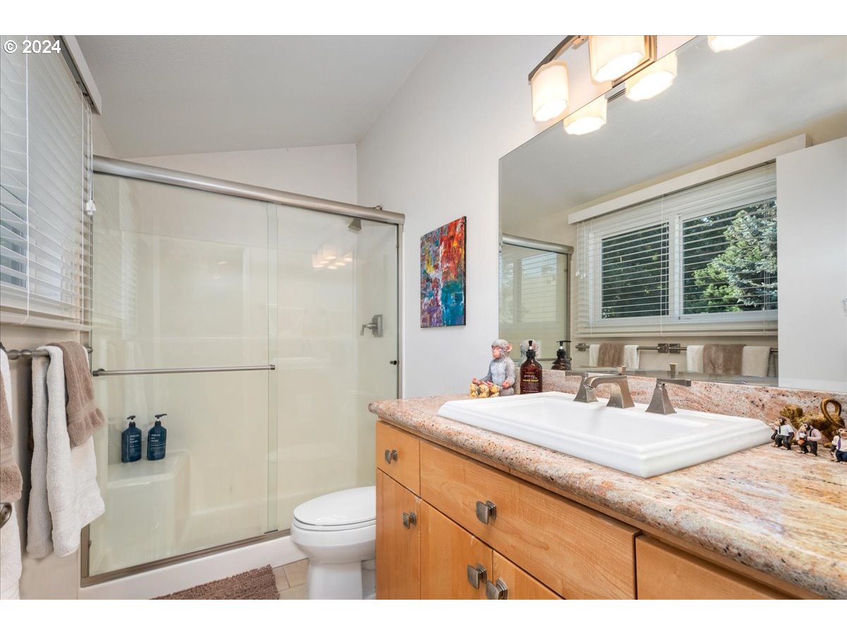 419 N TOMAHAWK ISLAND DR, Portland, OR, 97217
