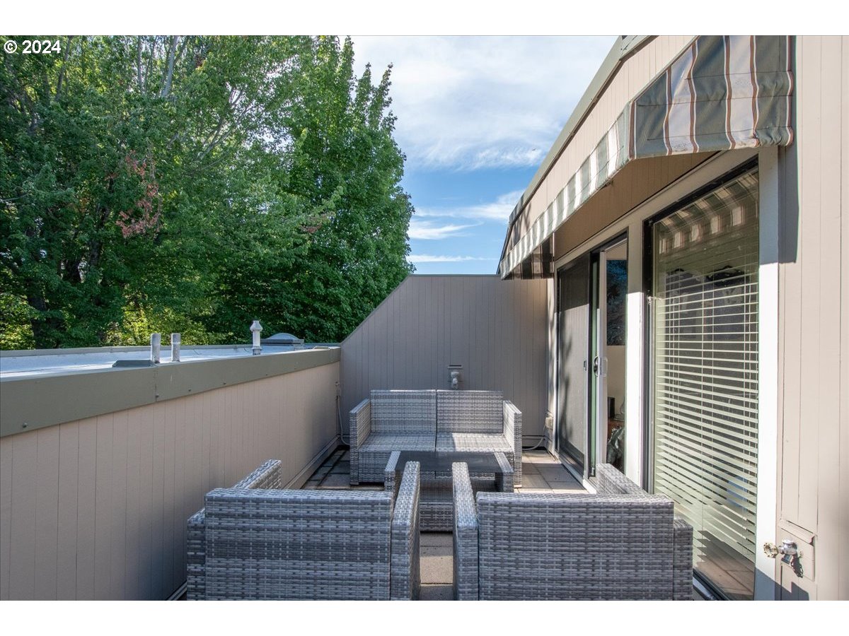 419 N TOMAHAWK ISLAND DR, Portland, OR, 97217