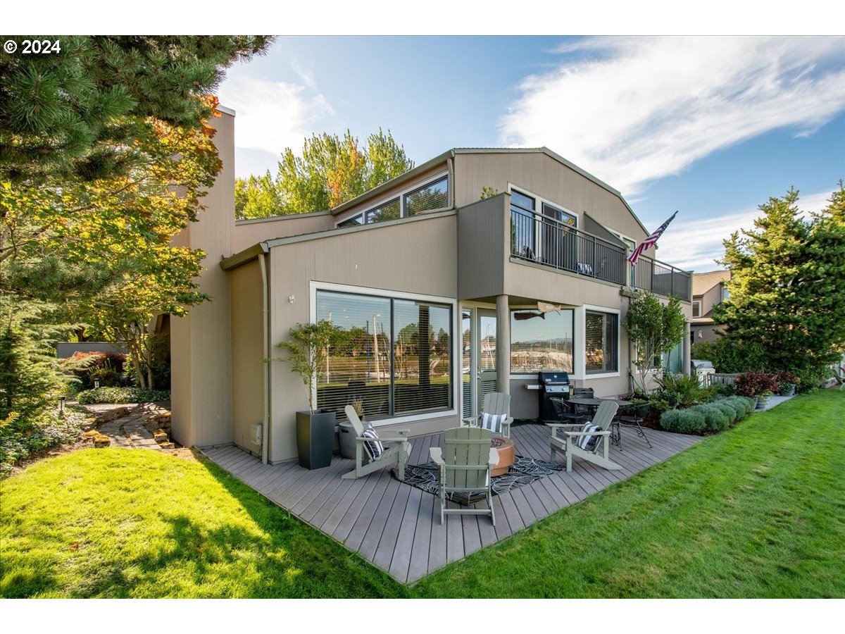 419 N TOMAHAWK ISLAND DR, Portland, OR, 97217