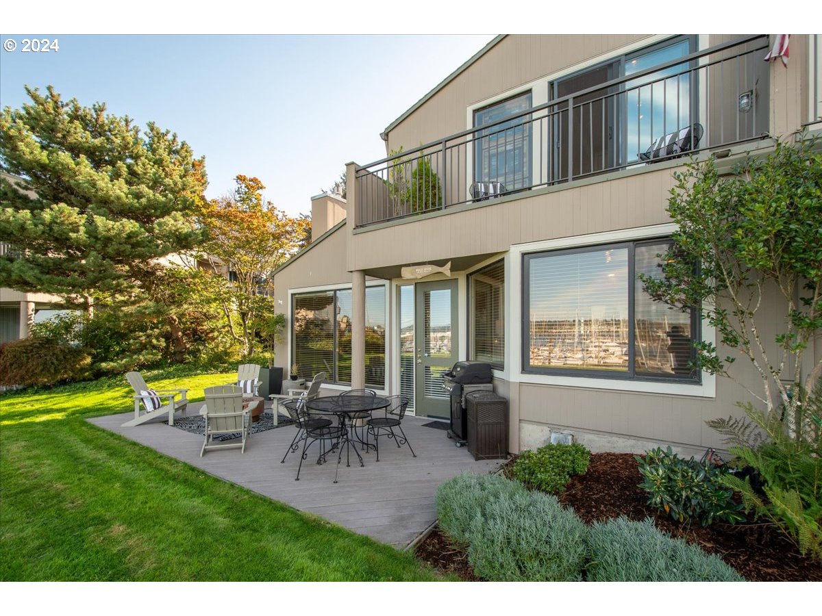 419 N TOMAHAWK ISLAND DR, Portland, OR, 97217