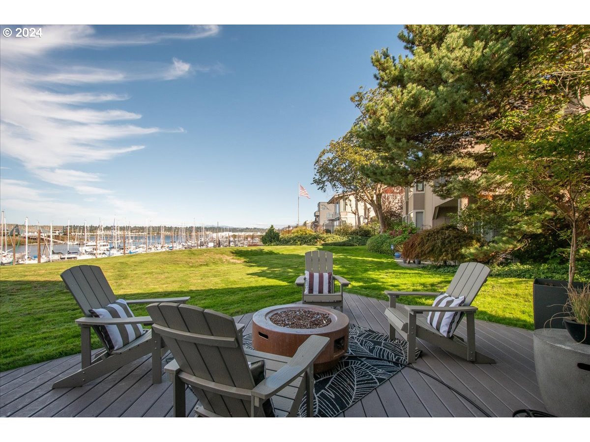 419 N TOMAHAWK ISLAND DR, Portland, OR, 97217