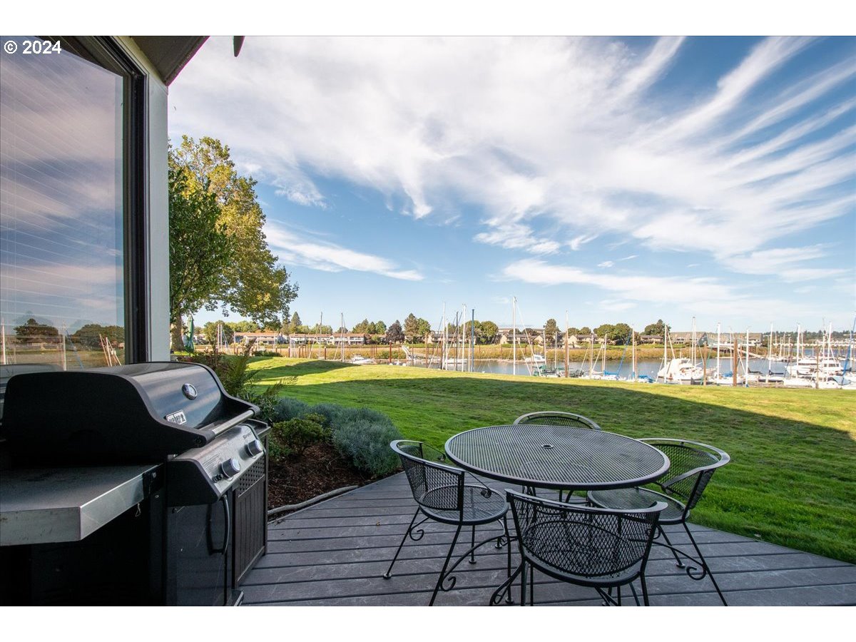 419 N TOMAHAWK ISLAND DR, Portland, OR, 97217