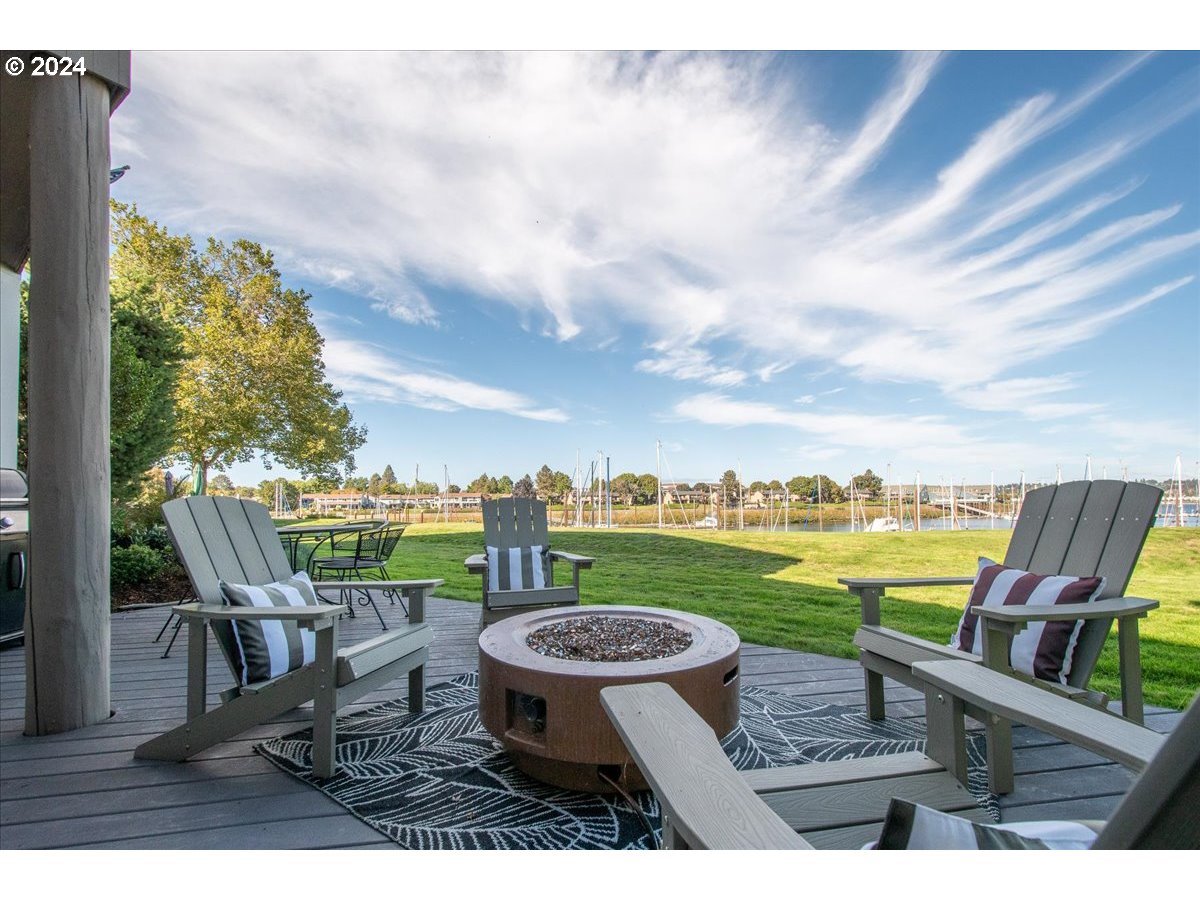 419 N TOMAHAWK ISLAND DR, Portland, OR, 97217