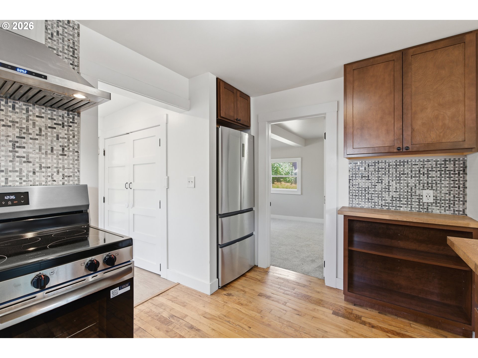 307 W 2nd St