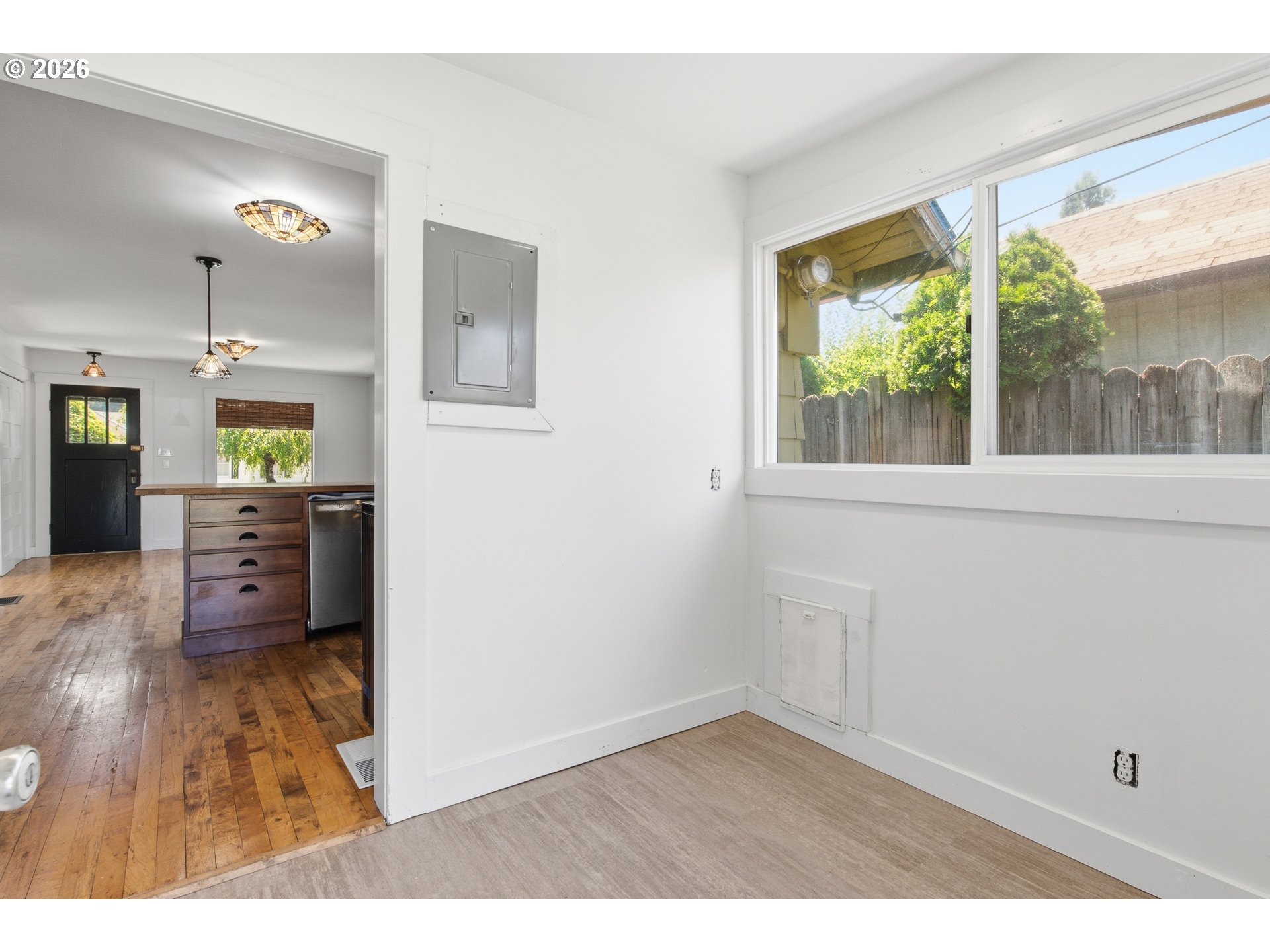 307 W 2nd St