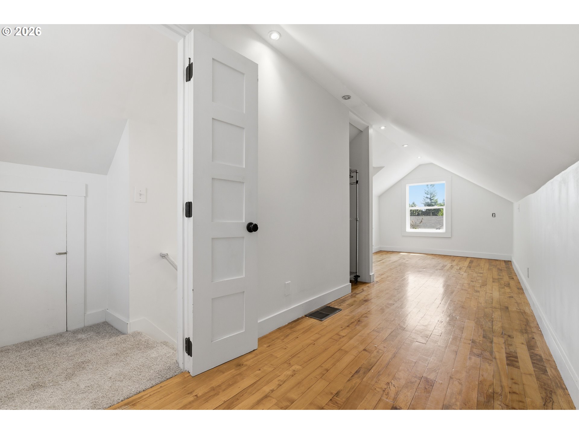 307 W 2nd St