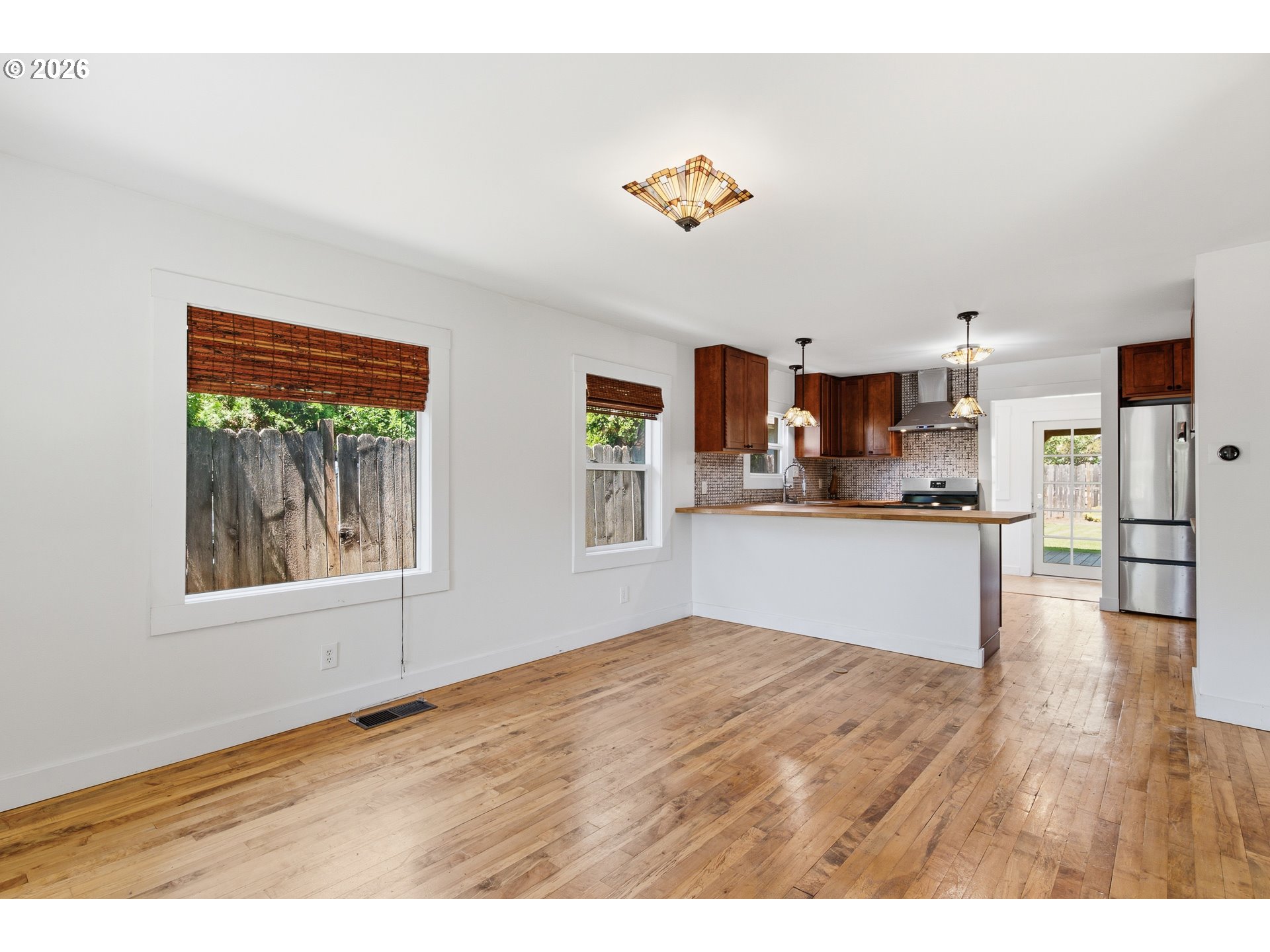 307 W 2nd St