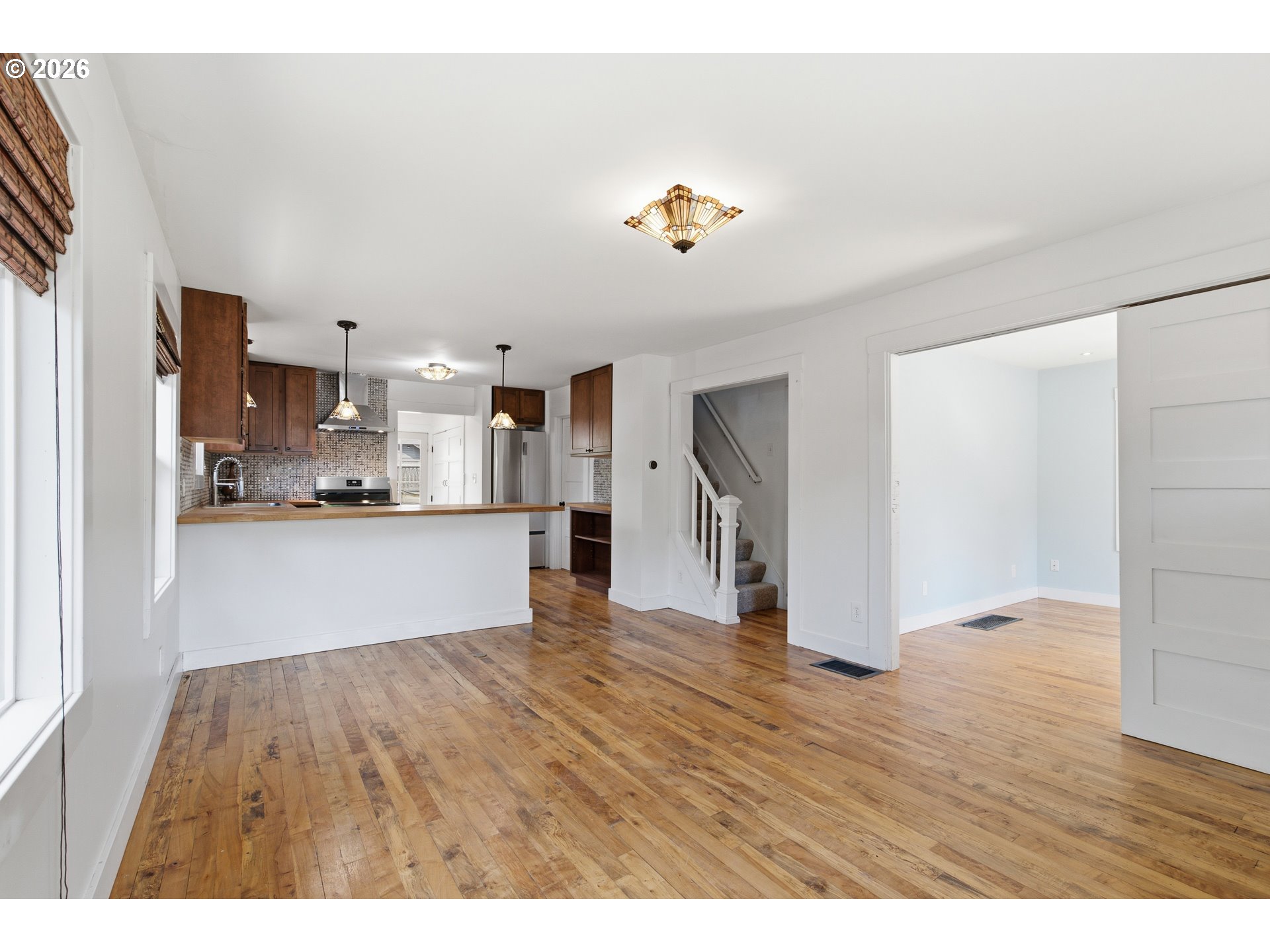 307 W 2nd St