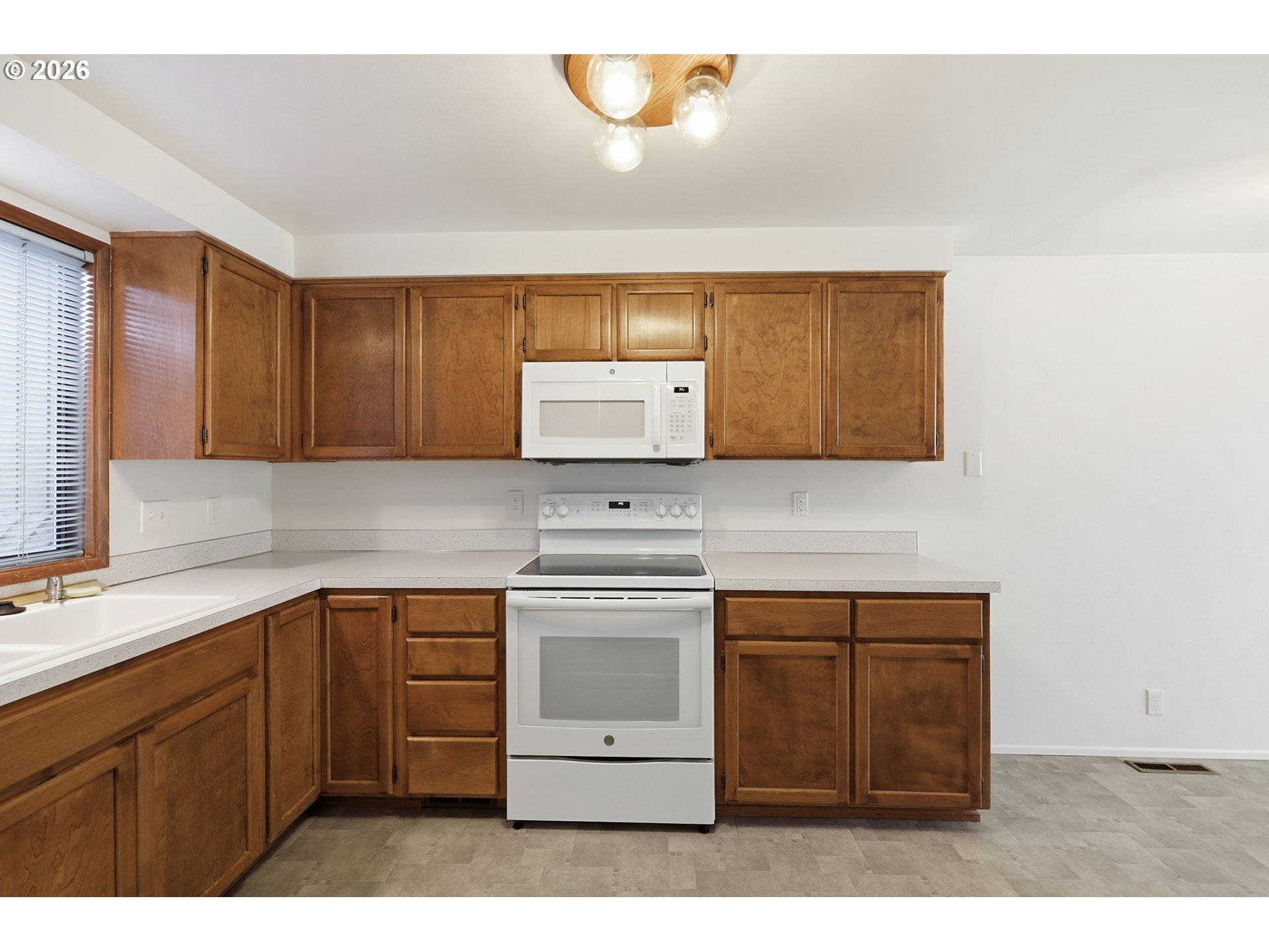 2281 RIDGEWAY DR, Eugene, OR, 97401