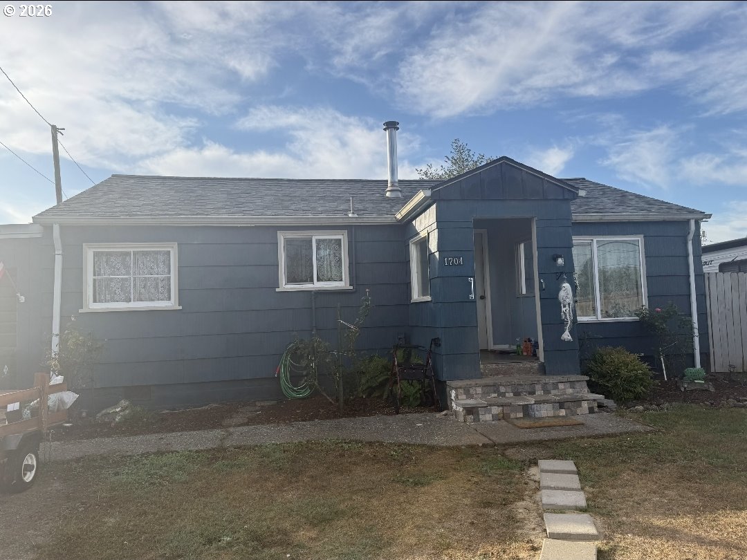 1704 MAPLE ST, Myrtle Point, OR 97458