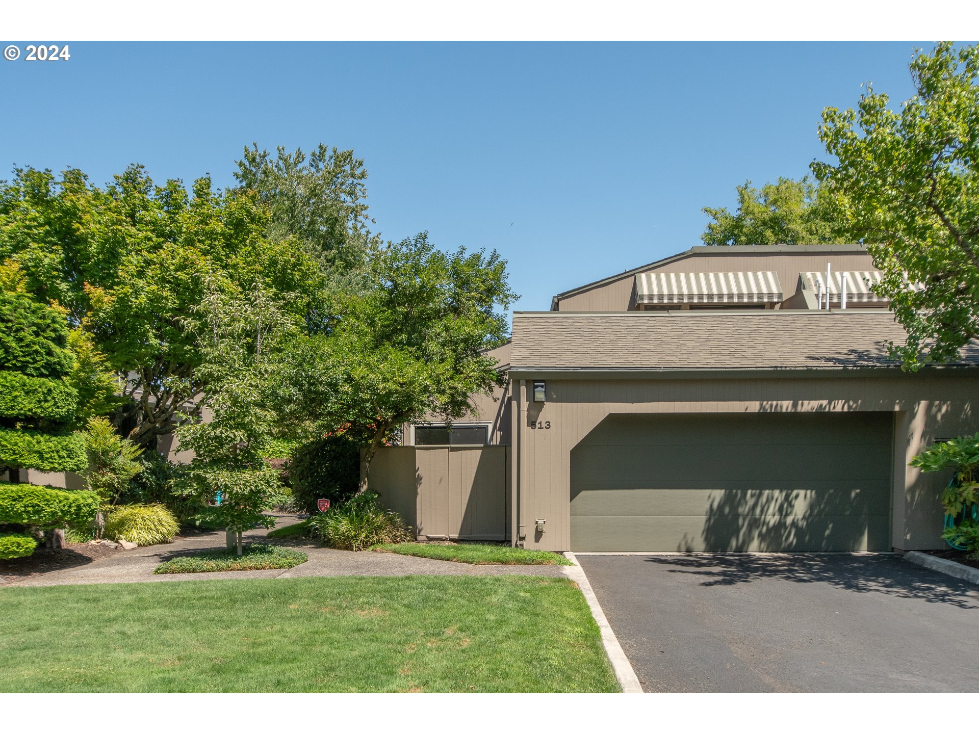 513 N TOMAHAWK ISLAND DR, Portland, OR, 97217