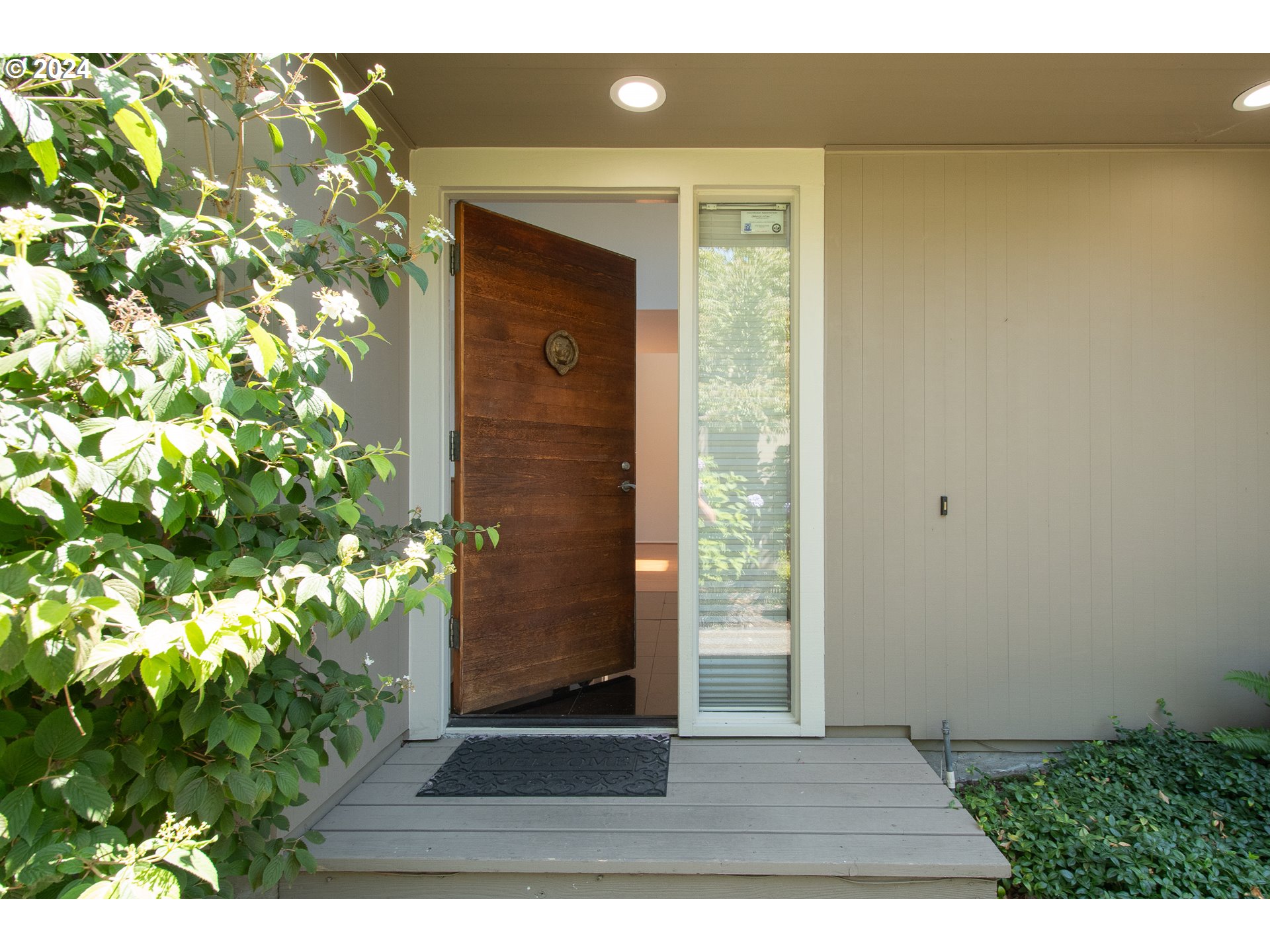 513 N TOMAHAWK ISLAND DR, Portland, OR, 97217