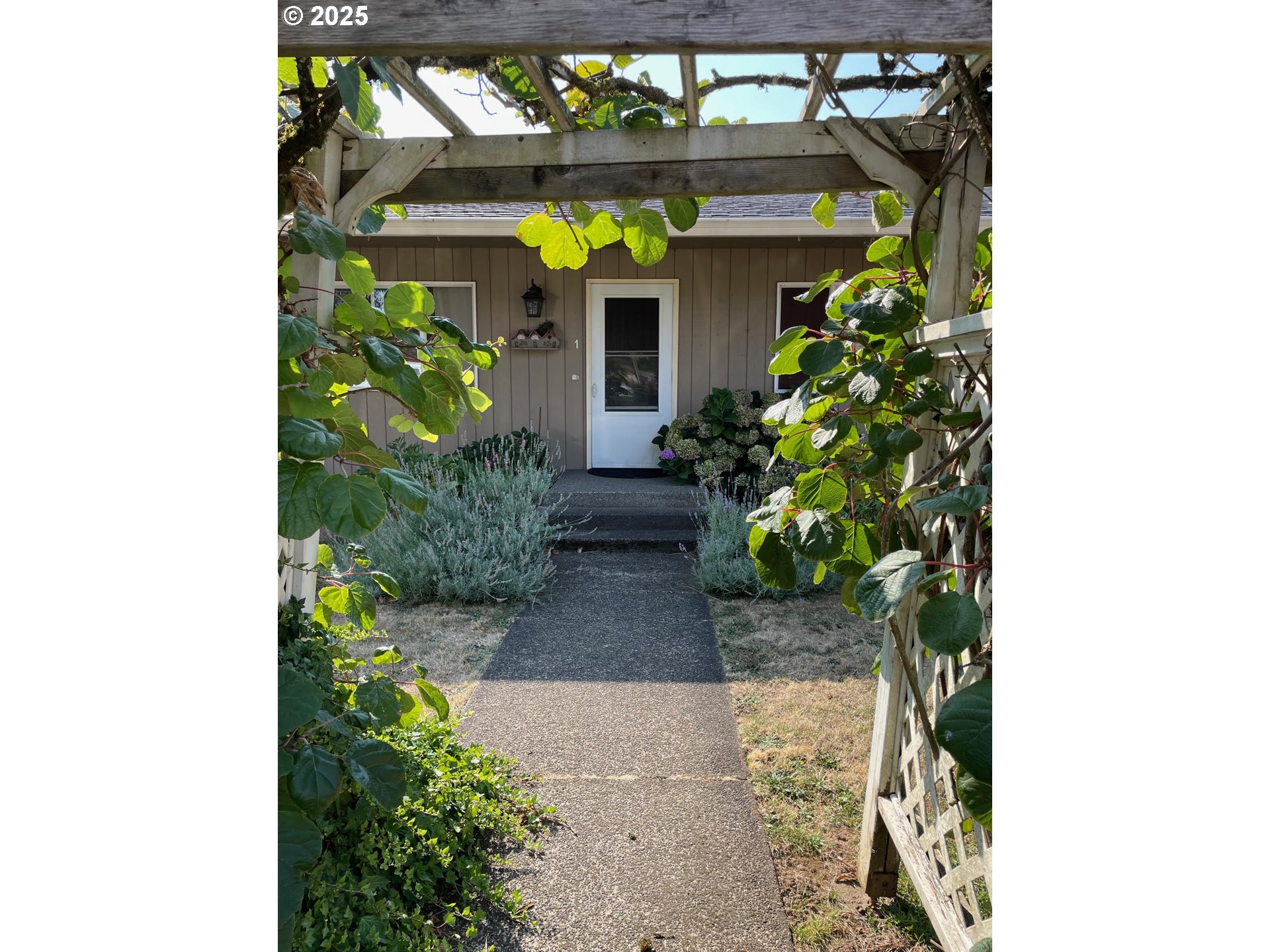 2634 S 7TH ST, Lebanon, OR, 97355