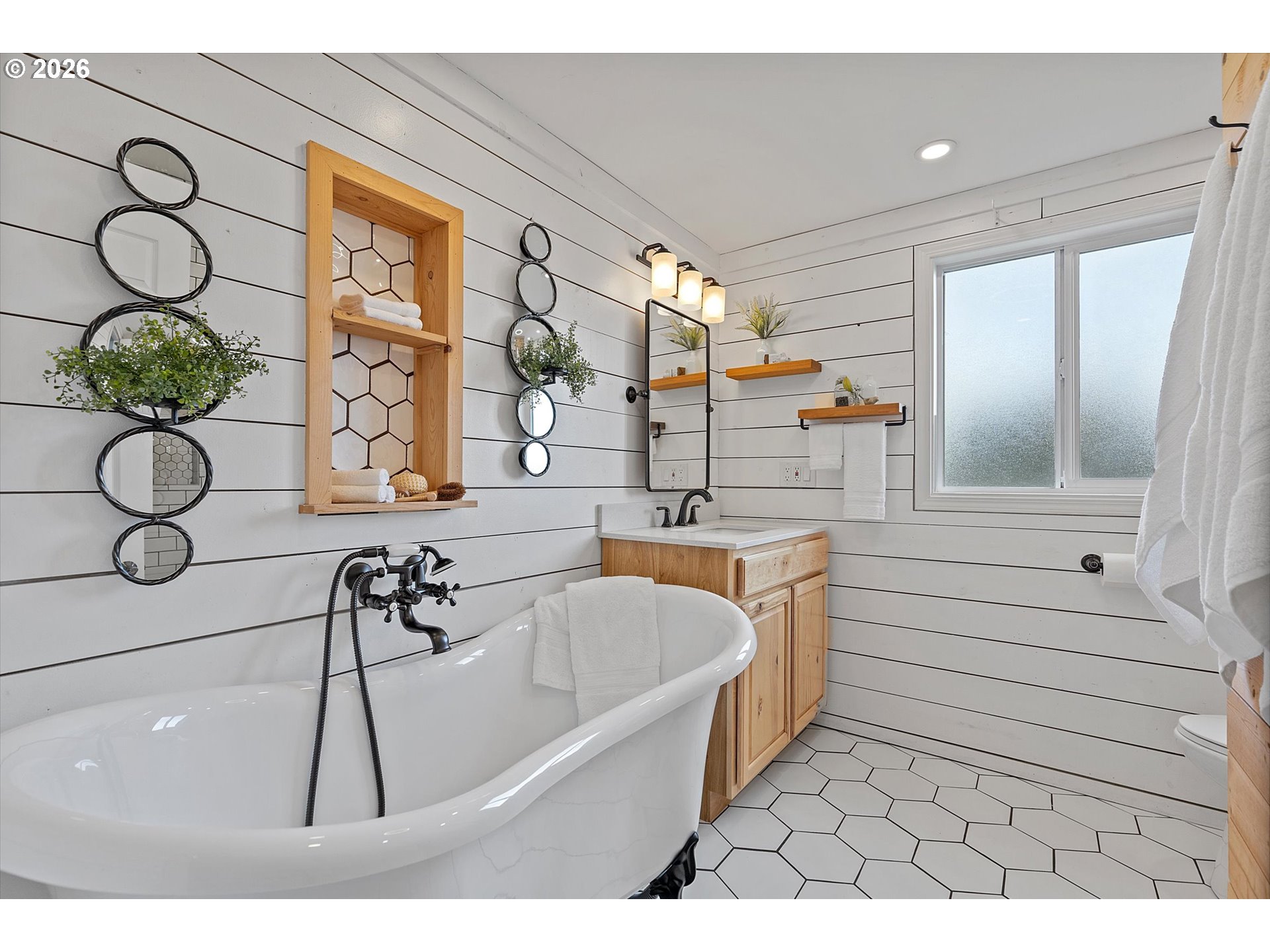 900 N WILLIAMS ST, Newberg, OR, 97132