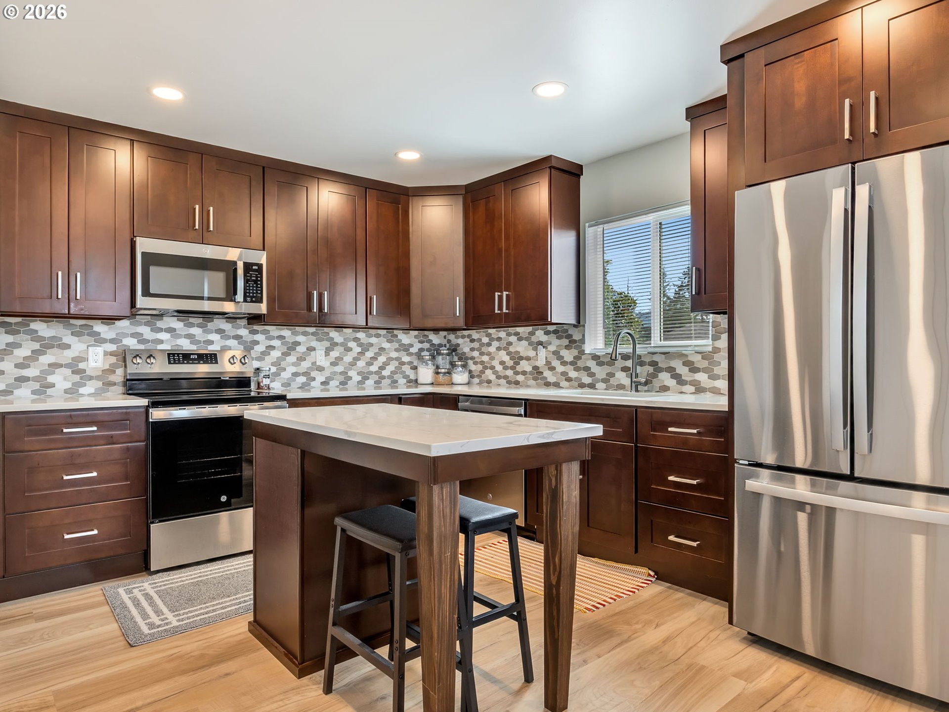 1103 AVENUE F, Seaside, OR, 97138
