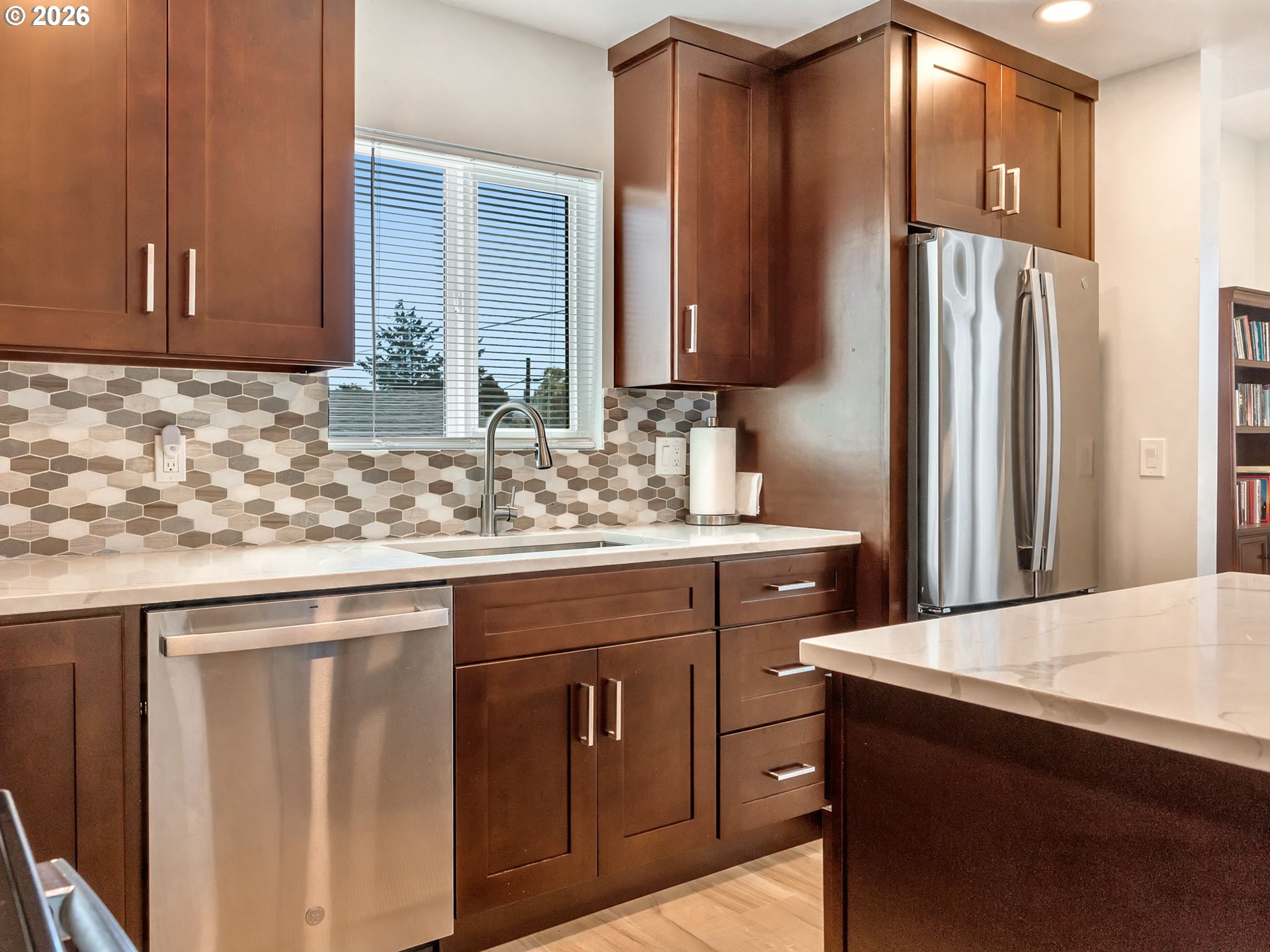 1103 AVENUE F, Seaside, OR, 97138
