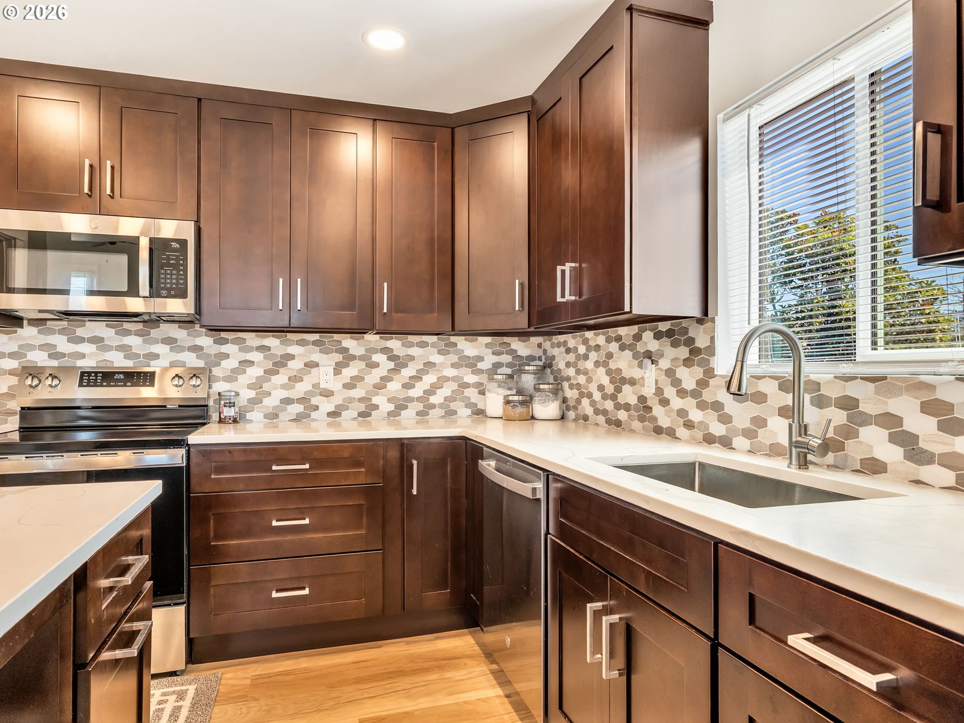 1103 AVENUE F, Seaside, OR, 97138