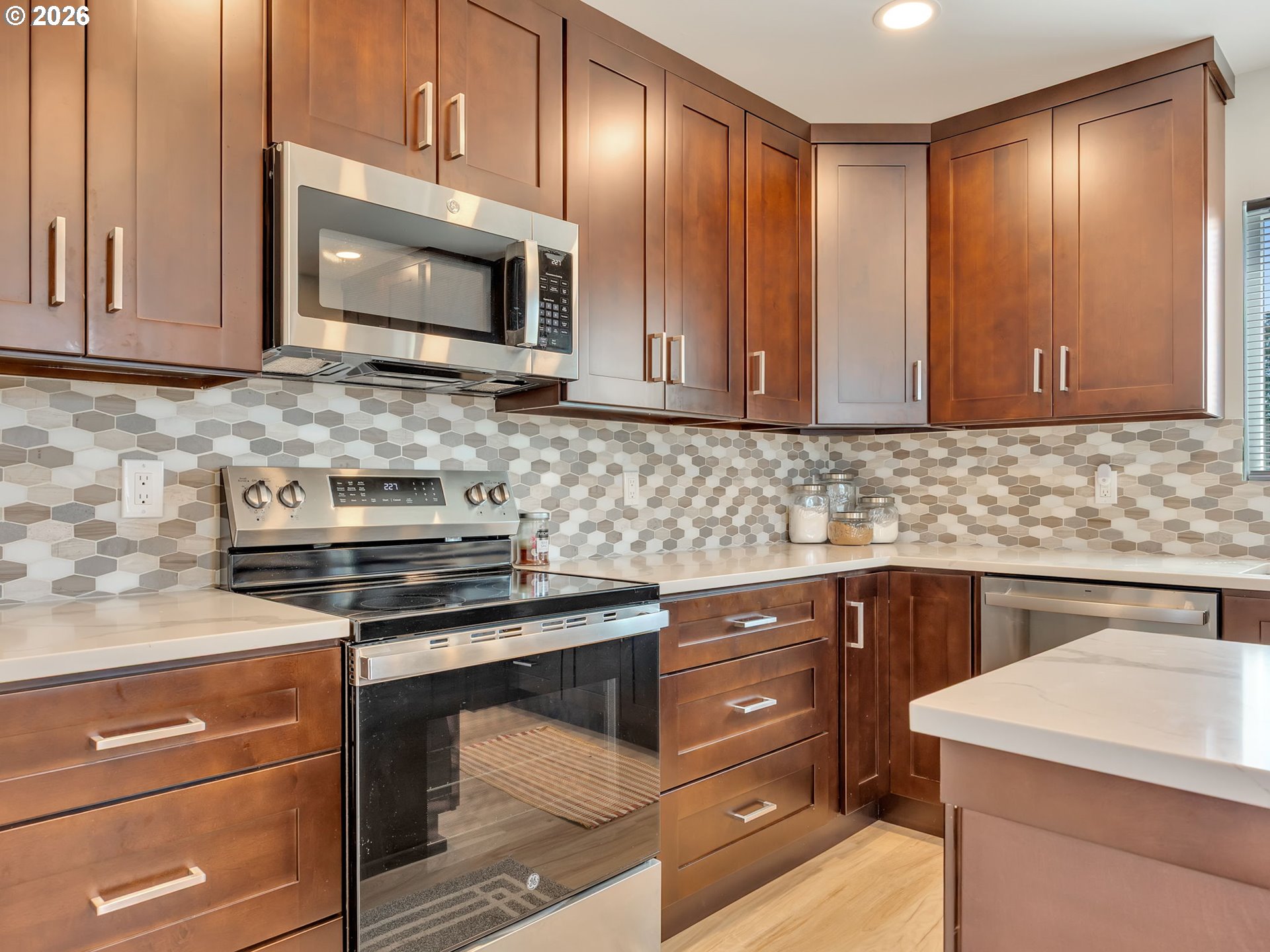 1103 AVENUE F, Seaside, OR, 97138