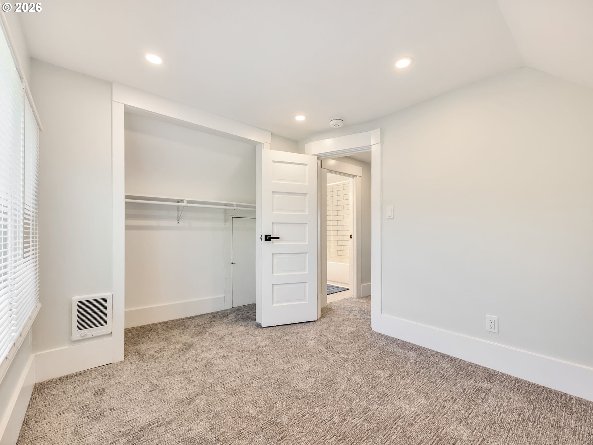 1103 AVENUE F, Seaside, OR, 97138