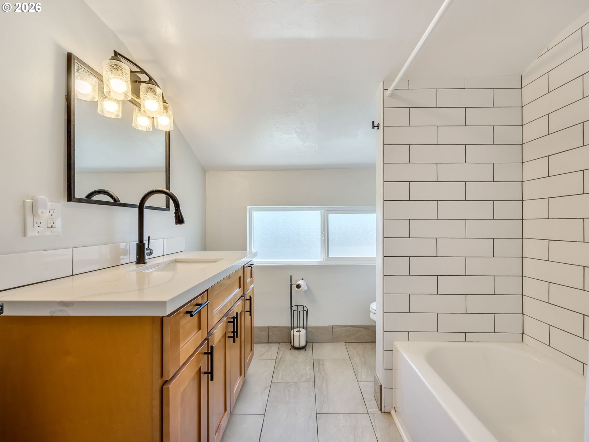 1103 AVENUE F, Seaside, OR, 97138