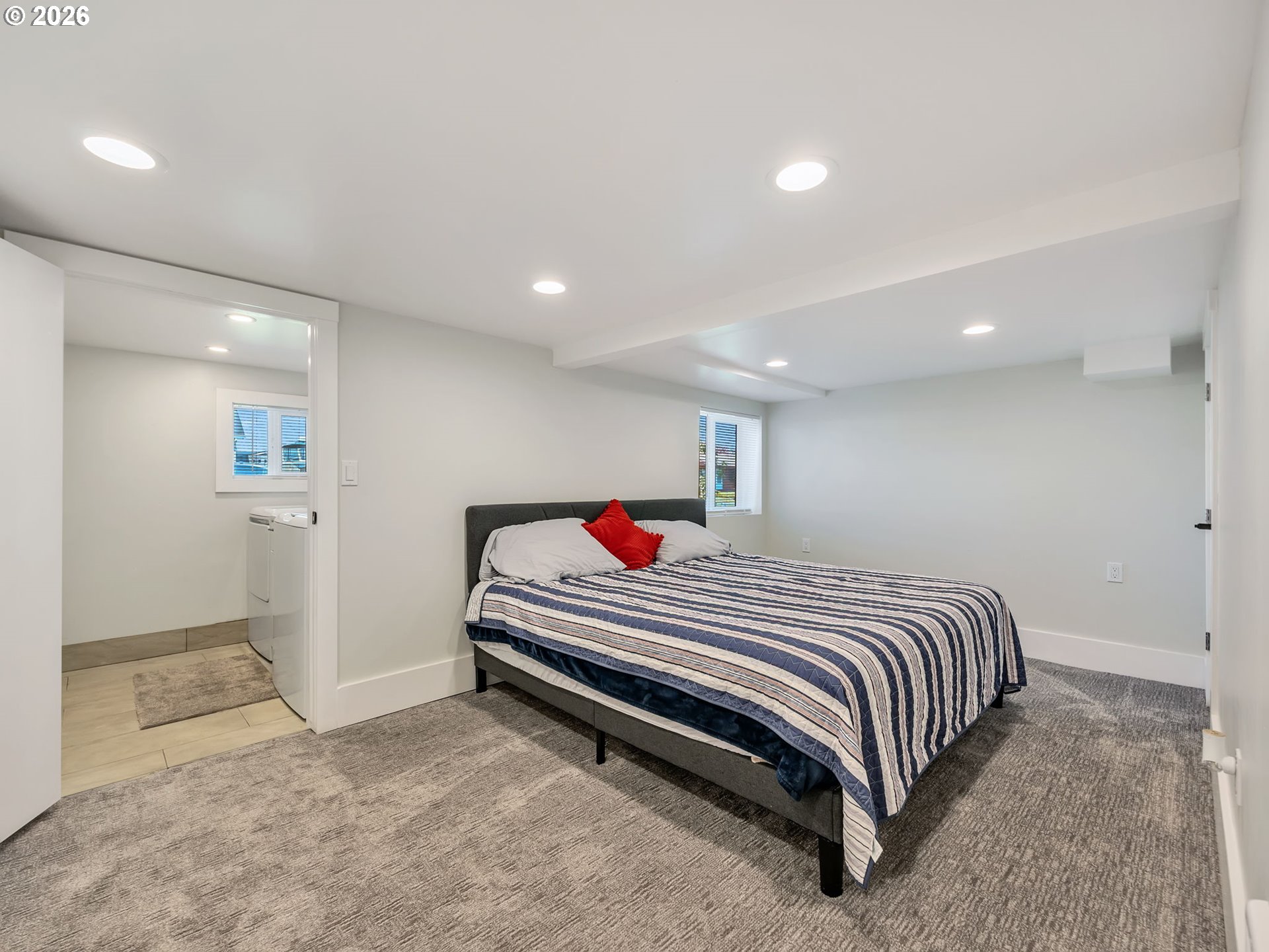 1103 AVENUE F, Seaside, OR, 97138