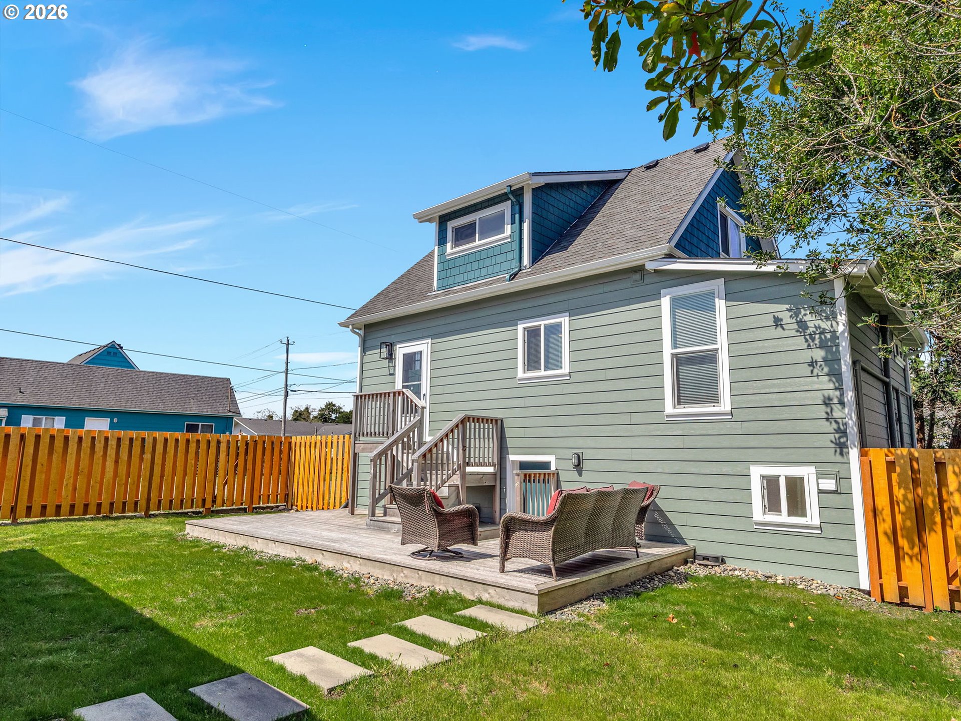 1103 AVENUE F, Seaside, OR, 97138