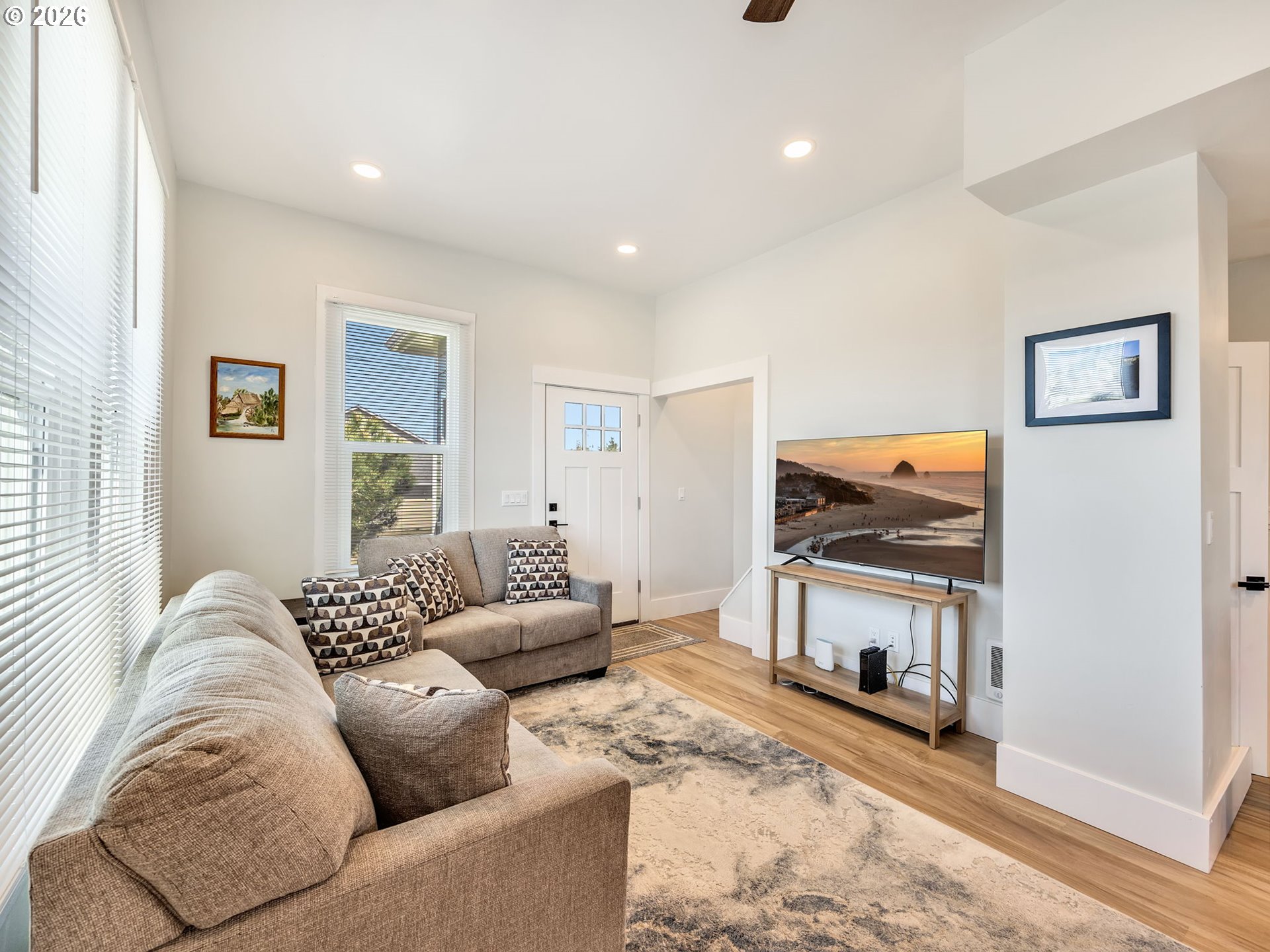 1103 AVENUE F, Seaside, OR, 97138