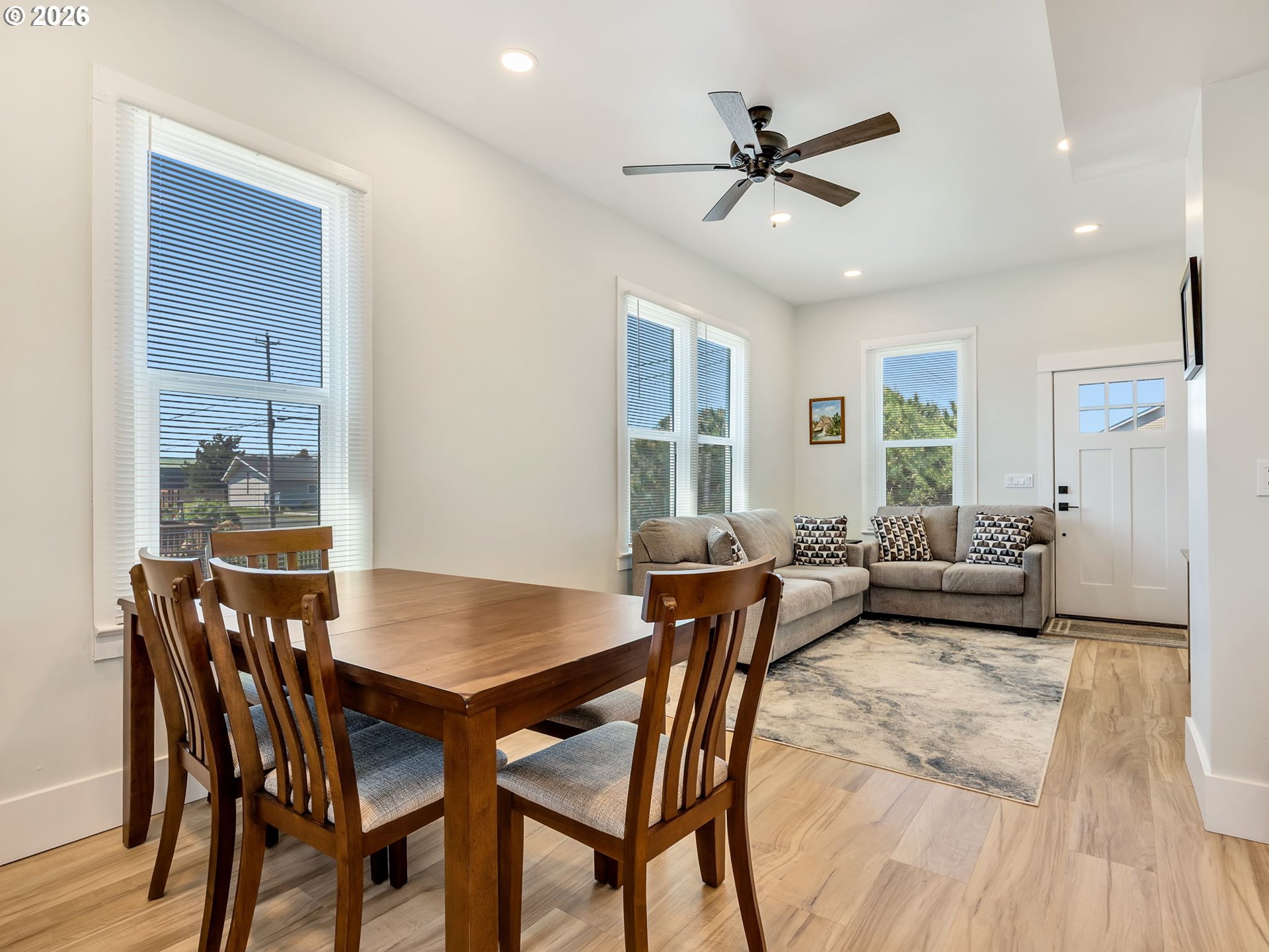1103 AVENUE F, Seaside, OR, 97138