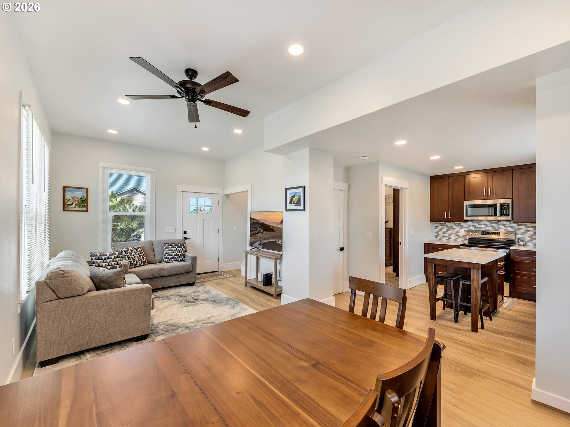 1103 AVENUE F, Seaside, OR, 97138