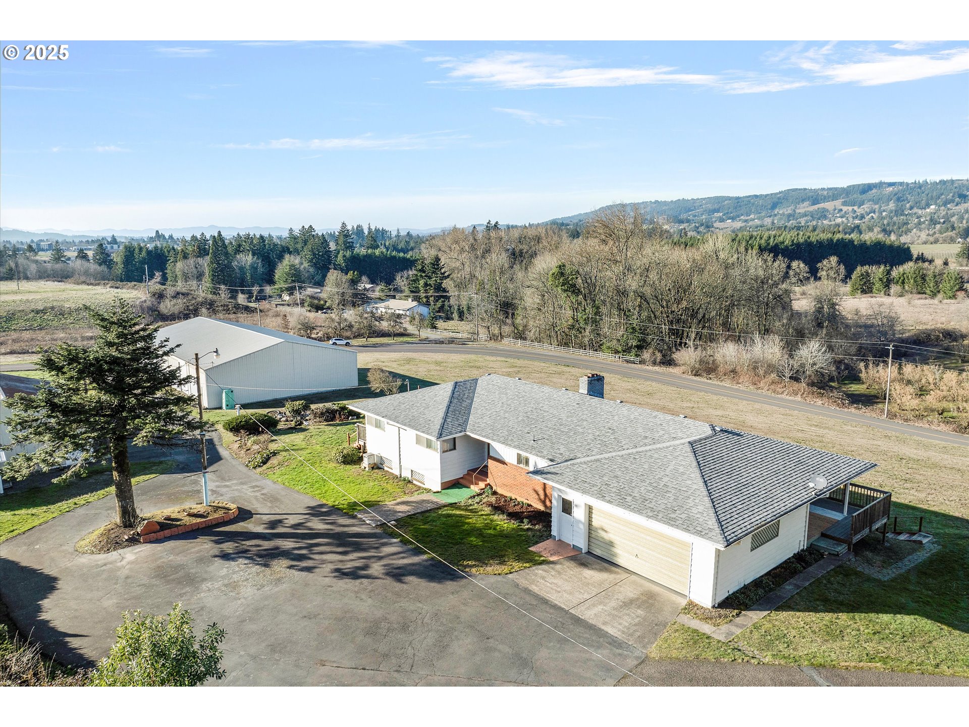 Photo of 31339 CORRAL CREEK RD Newberg OR 97132