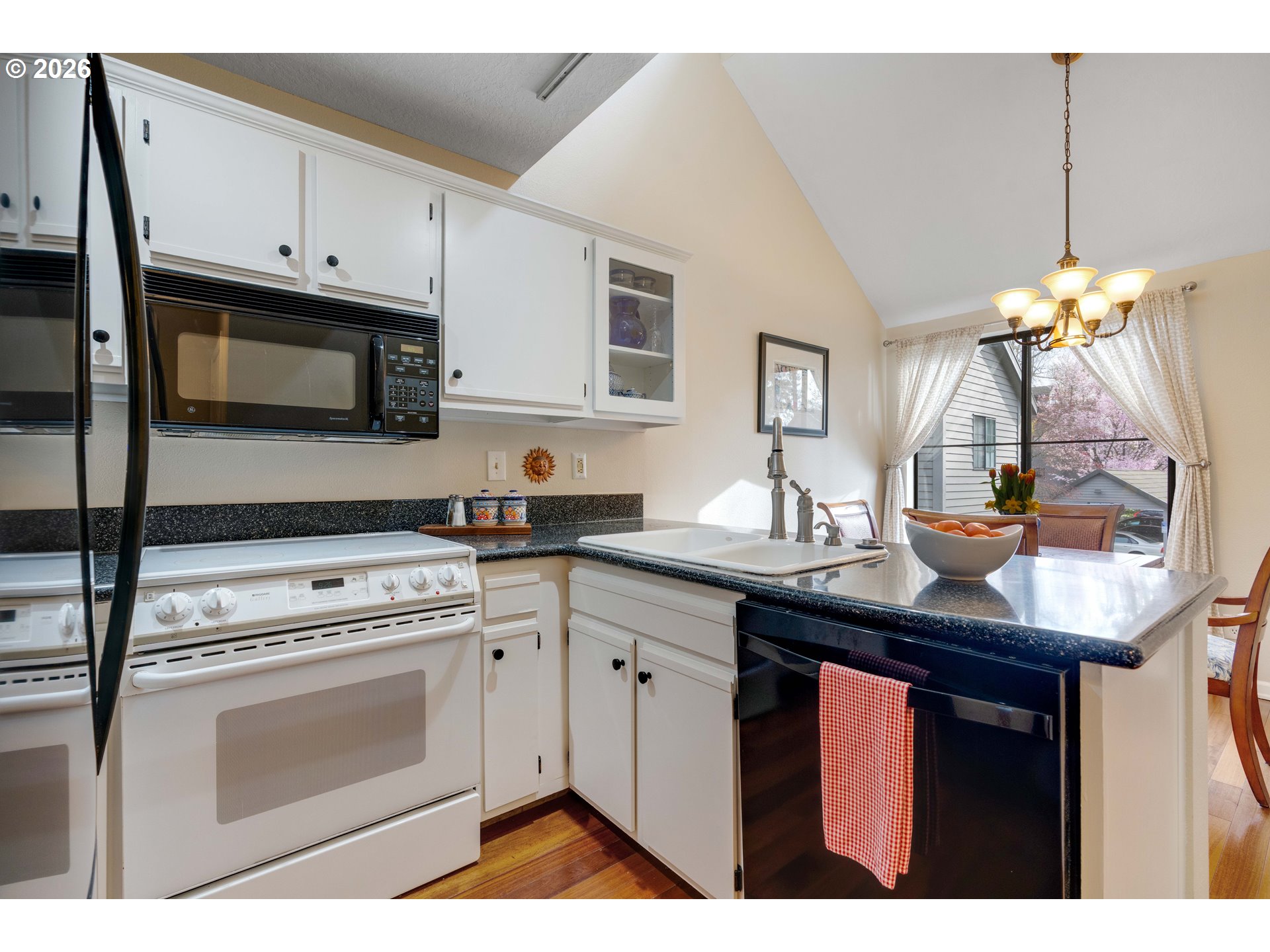 4000 CARMAN DR UNIT 106, Lake Oswego, OR, 97035