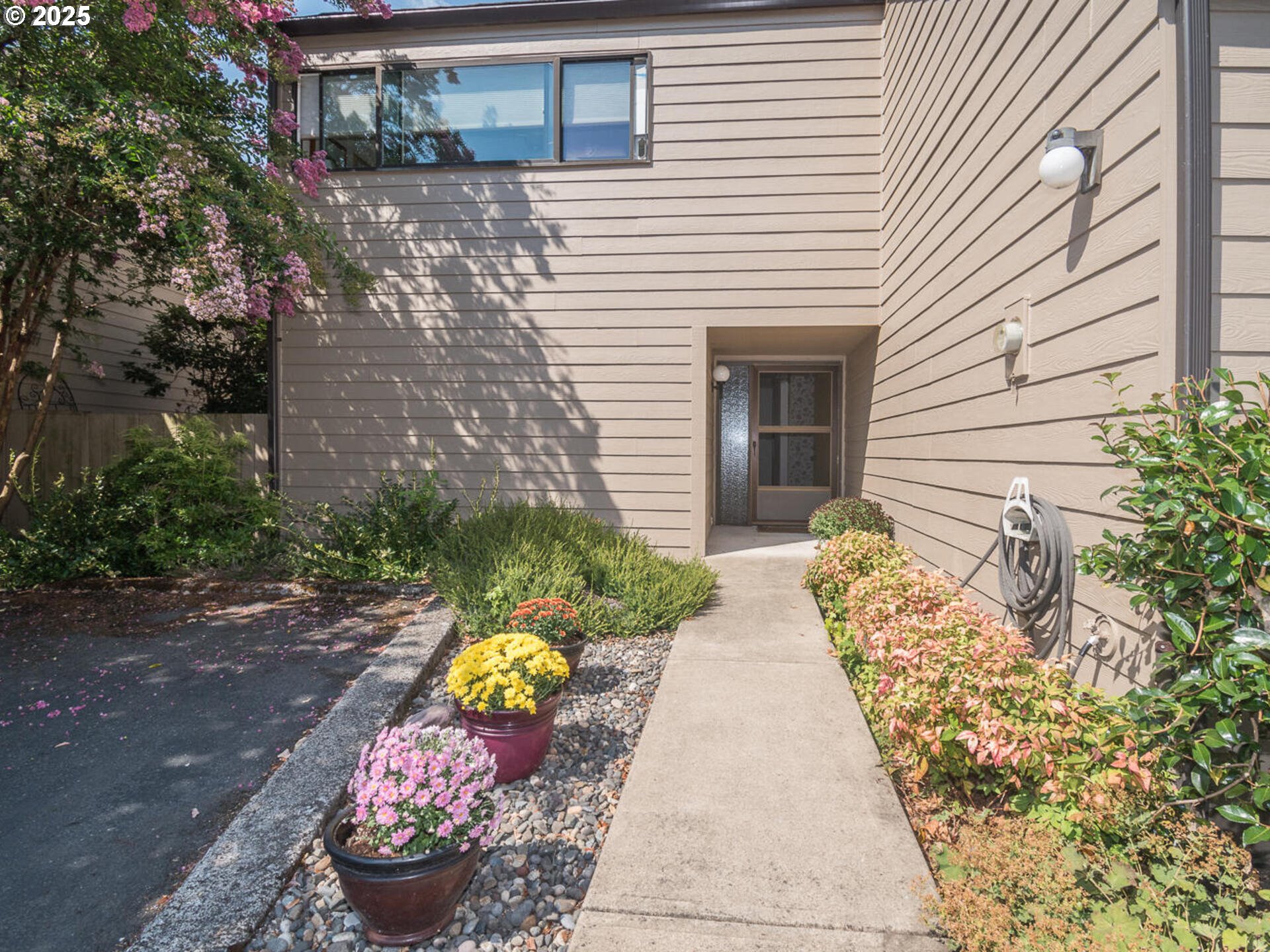 Photo #2: 549318582 Listing 