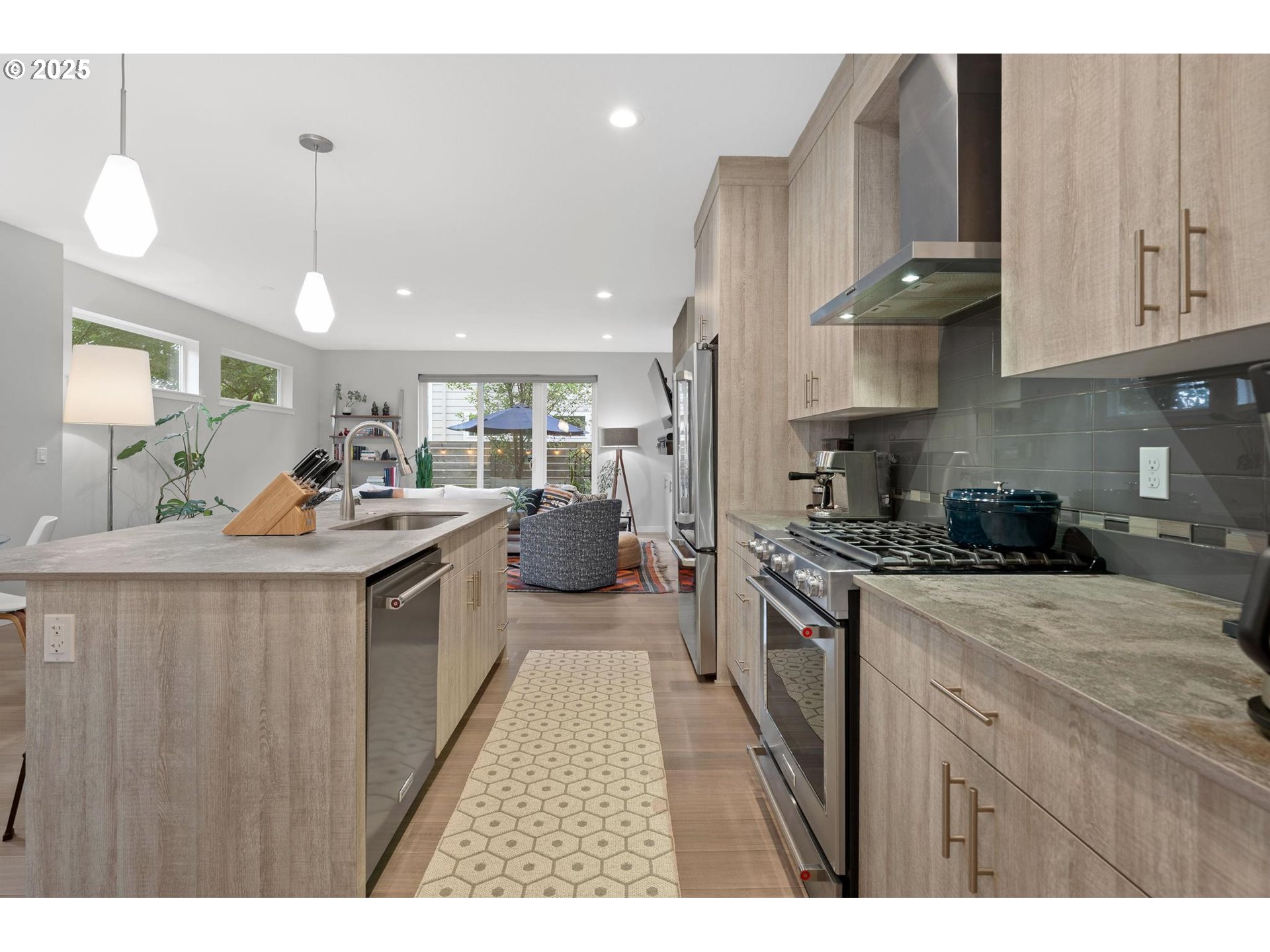 Photo #2: 551984337 Listing 