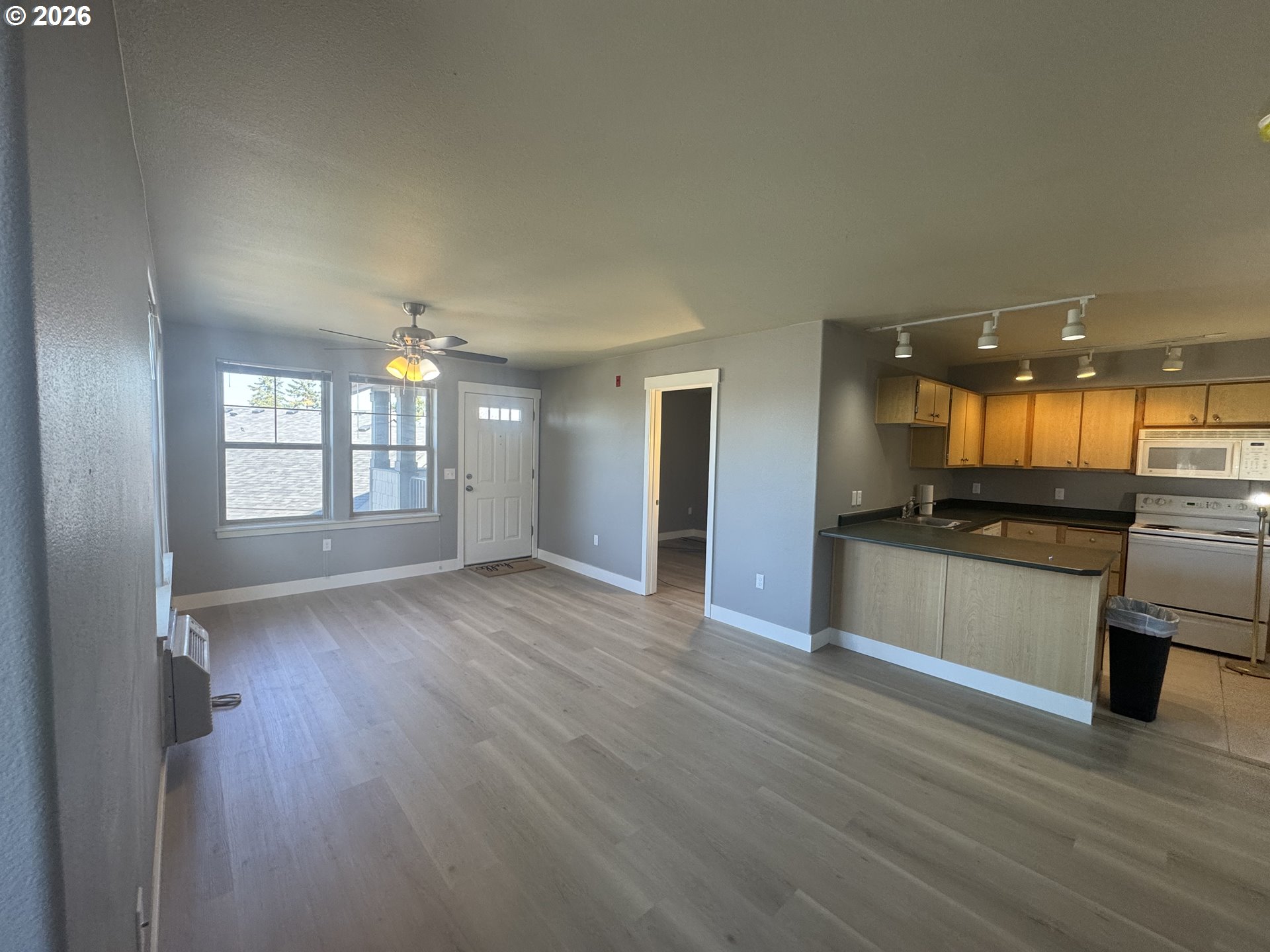 Photo #2: 555455306 Listing: Photo #2