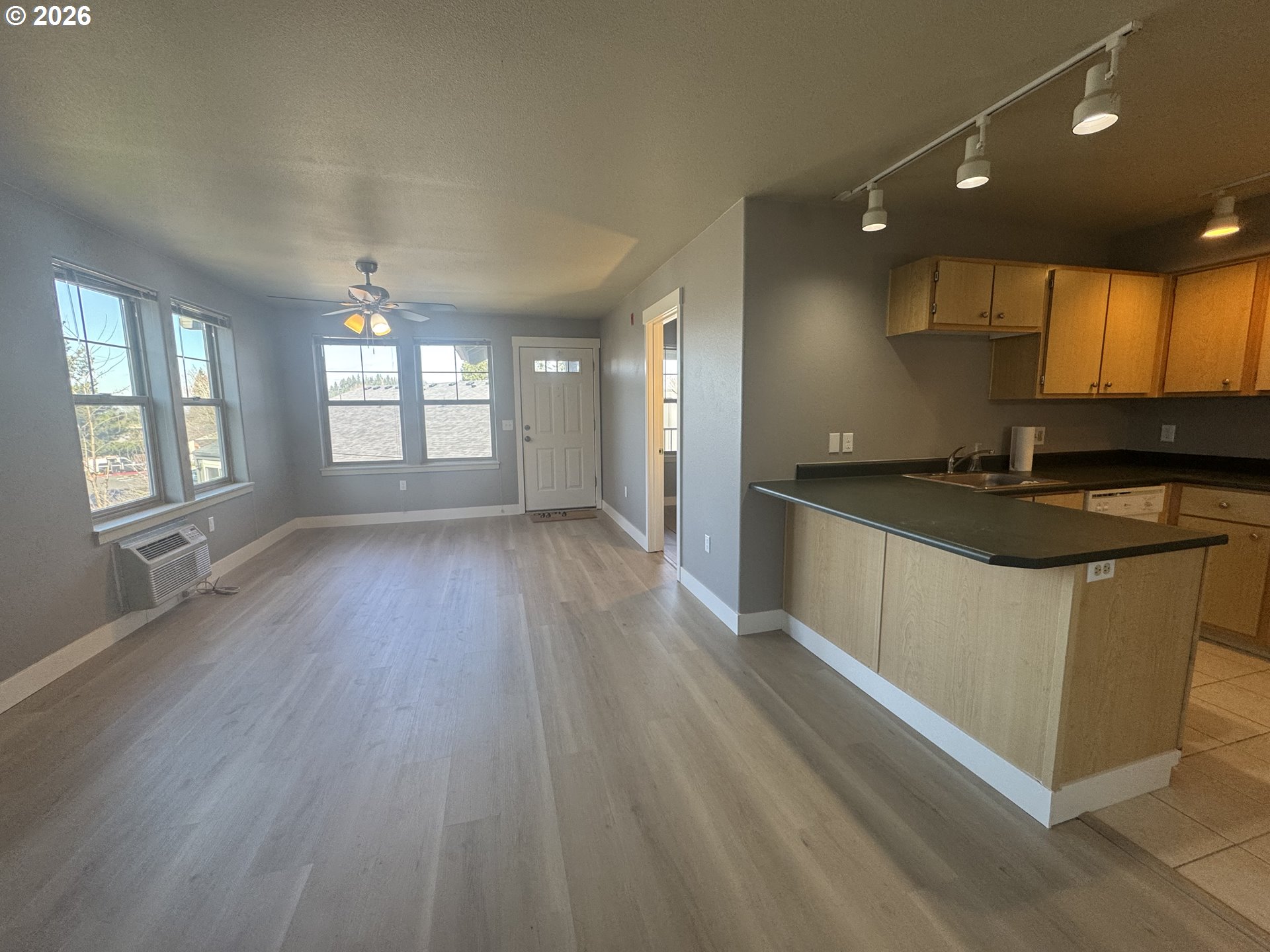 Photo #4: 555455306 Listing: Photo #4