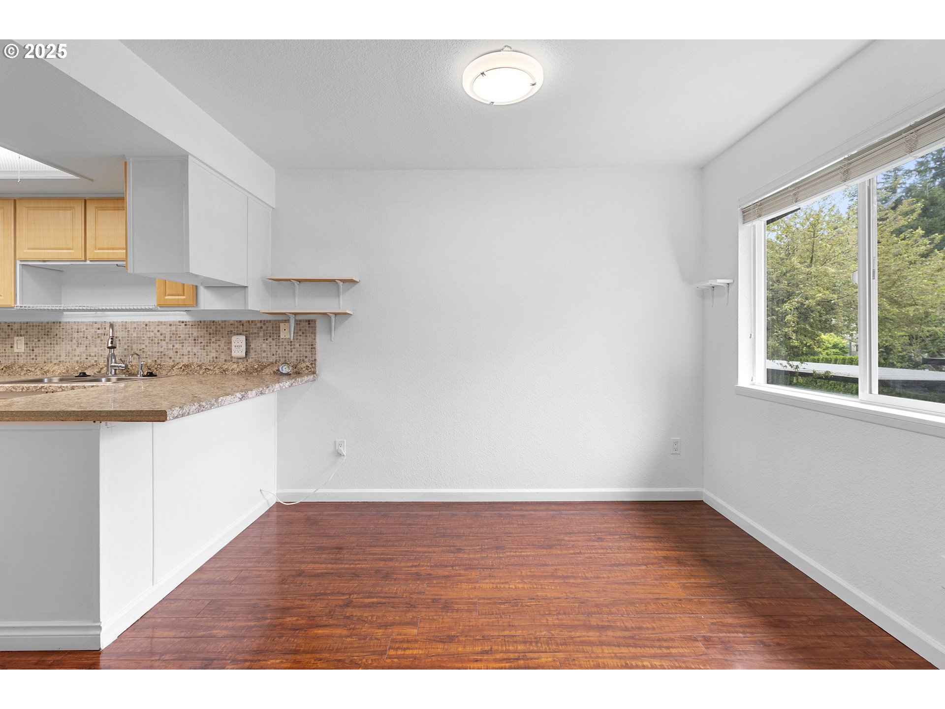 Photo #5: 556329155 Listing: Photo #5