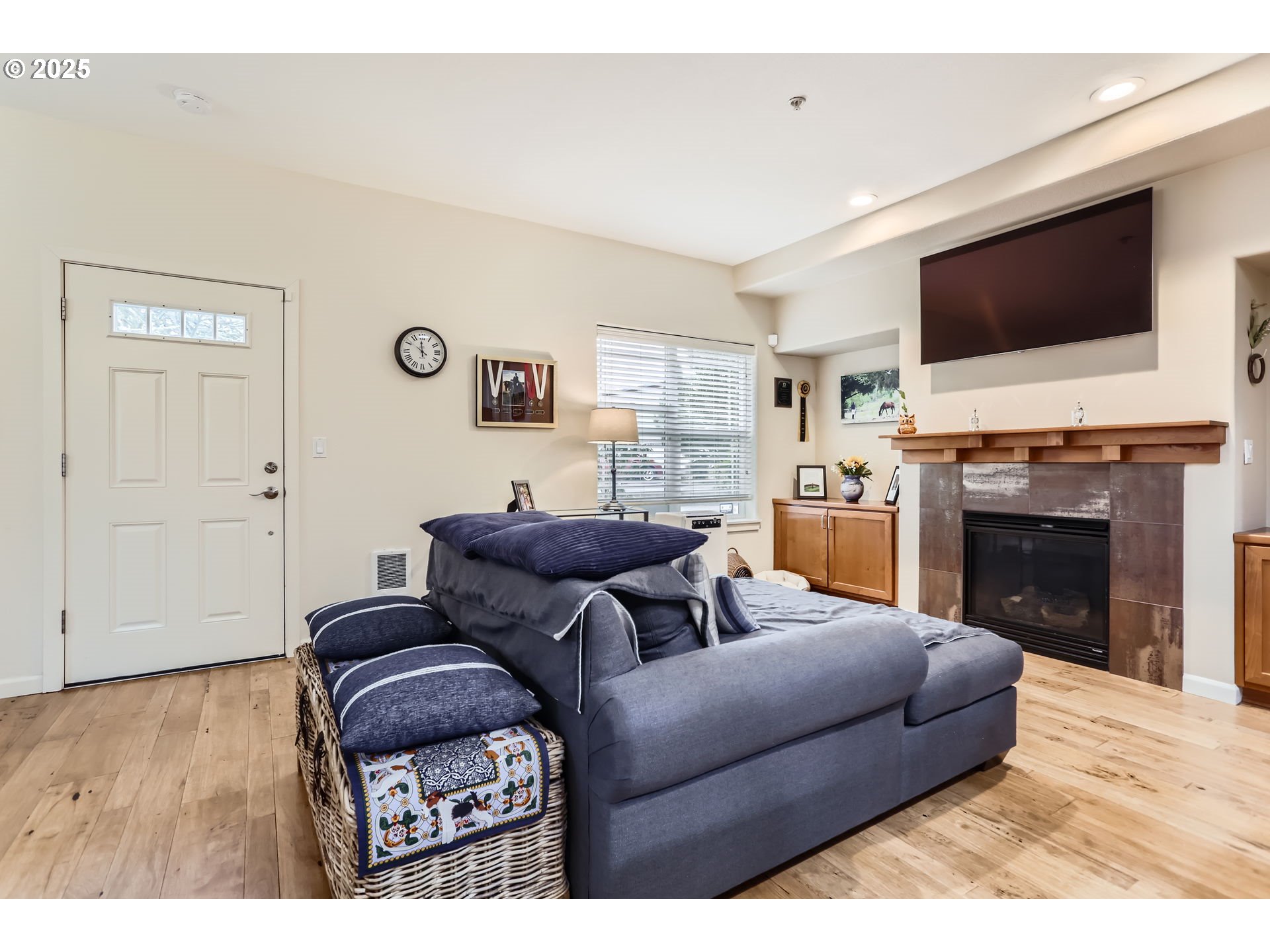 Photo #5: 560894771 Listing 