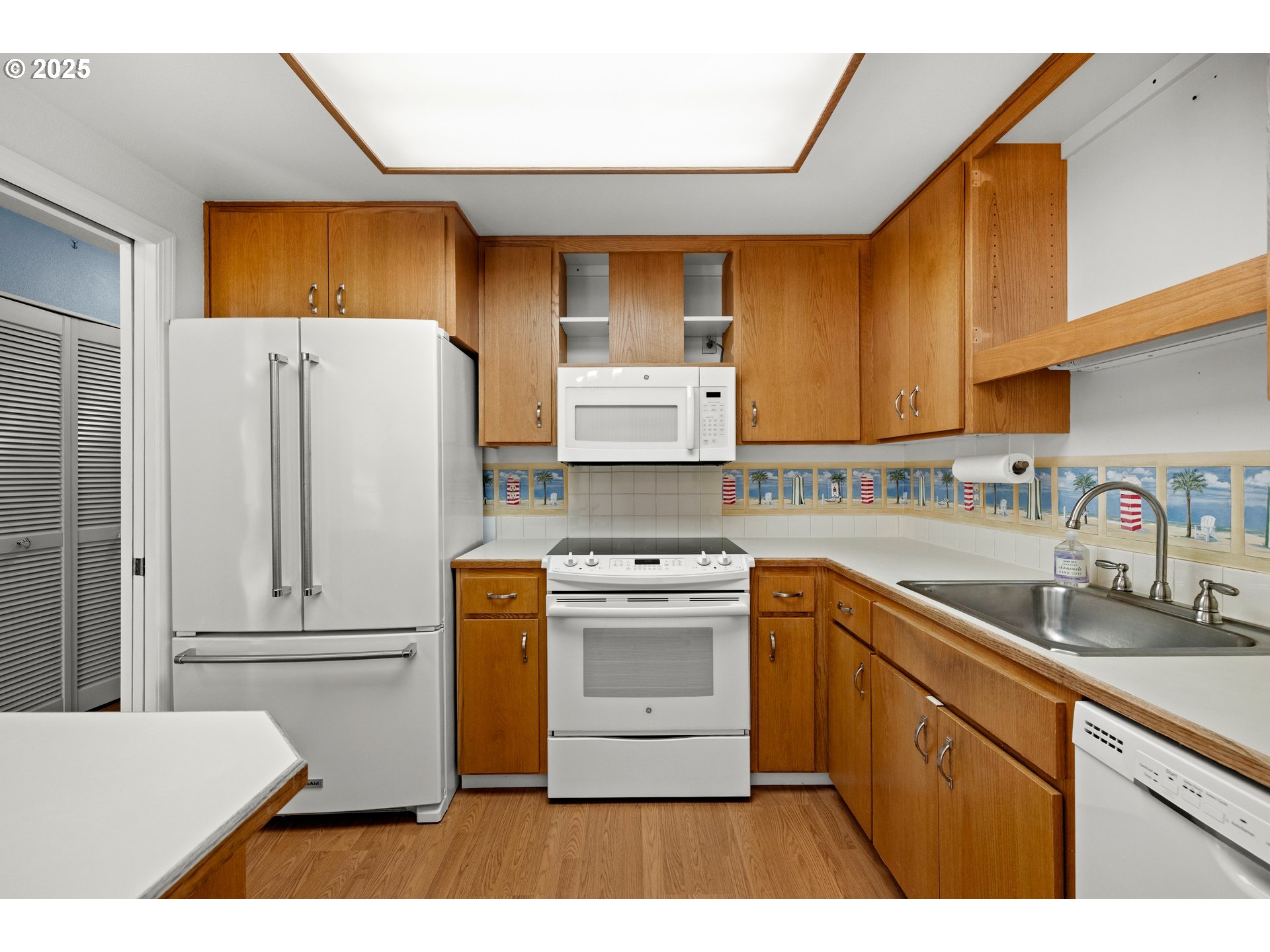 Photo #3: 563586452 Listing 