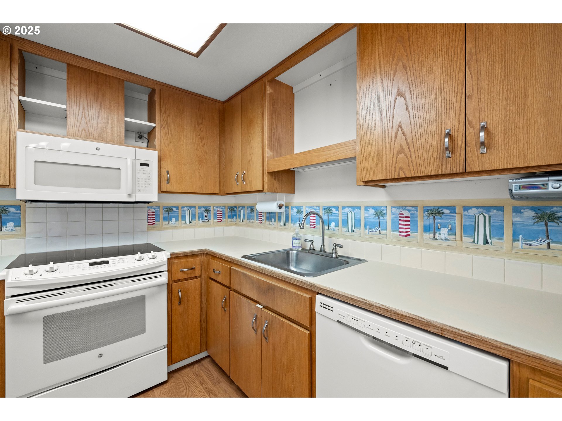 Photo #4: 563586452 Listing 