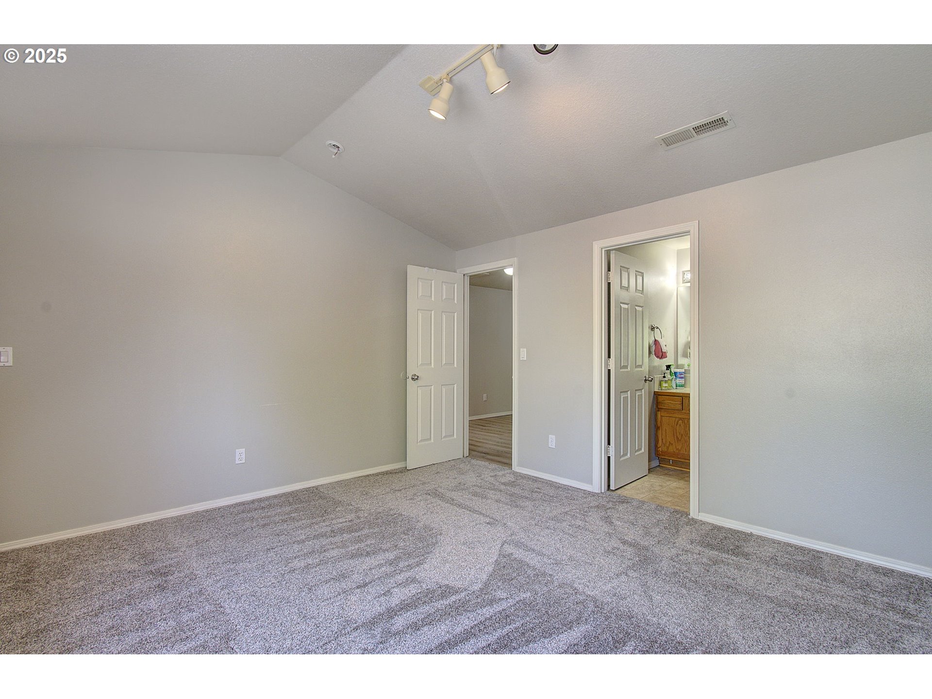 Photo #16: 564541407 Listing: Photo #16